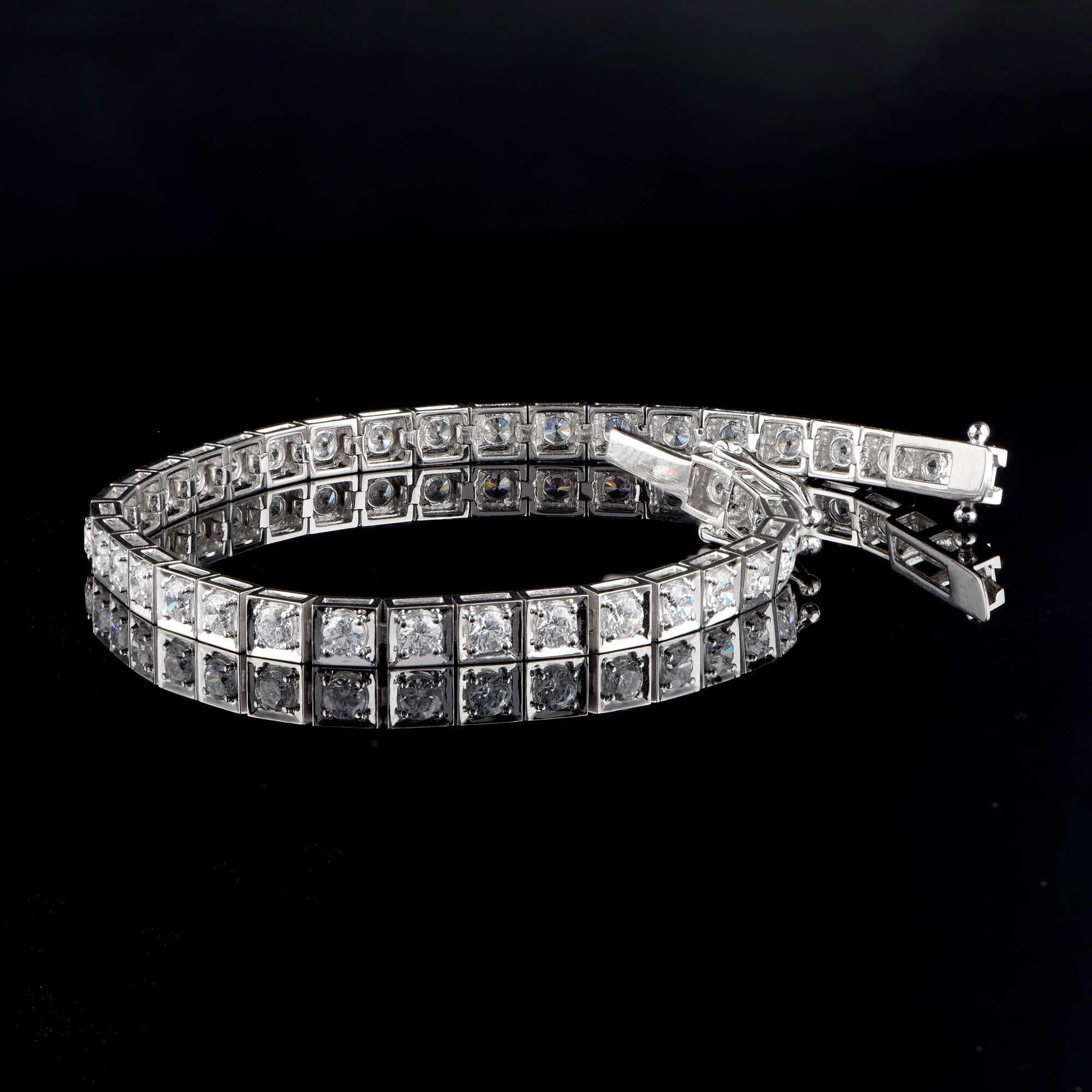 Contemporain TJD Bracelet tennis en forme de boîte en or blanc 18 carats avec diamants de 4,00 carats en vente