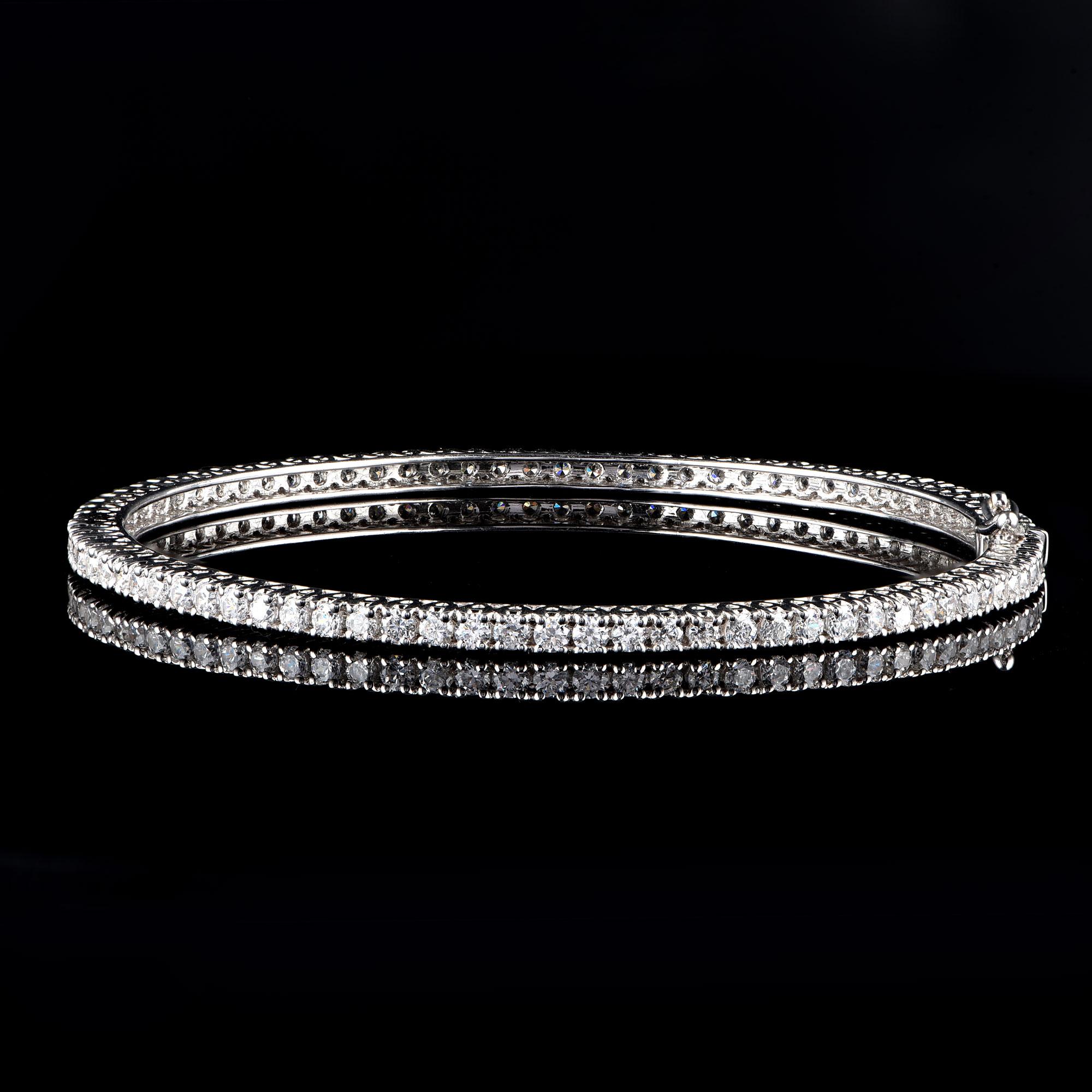 Contemporaneo TJD Bracciale con diamanti in oro bianco 18 carati da 4,20 carati a taglio brillante in vendita