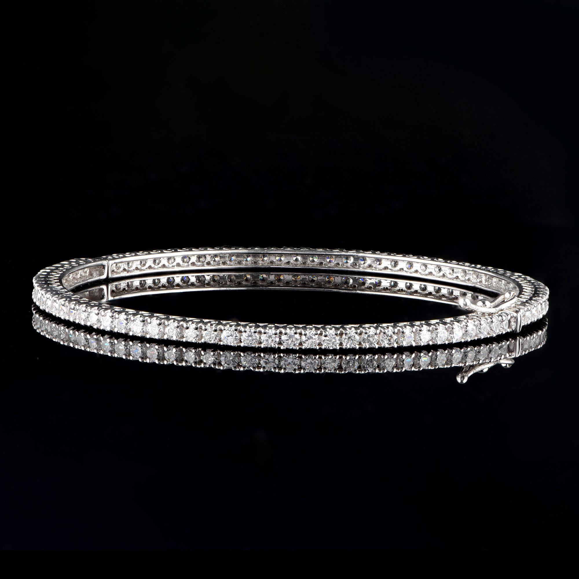 Taglio rotondo TJD Bracciale con diamanti in oro bianco 18 carati da 4,20 carati a taglio brillante in vendita