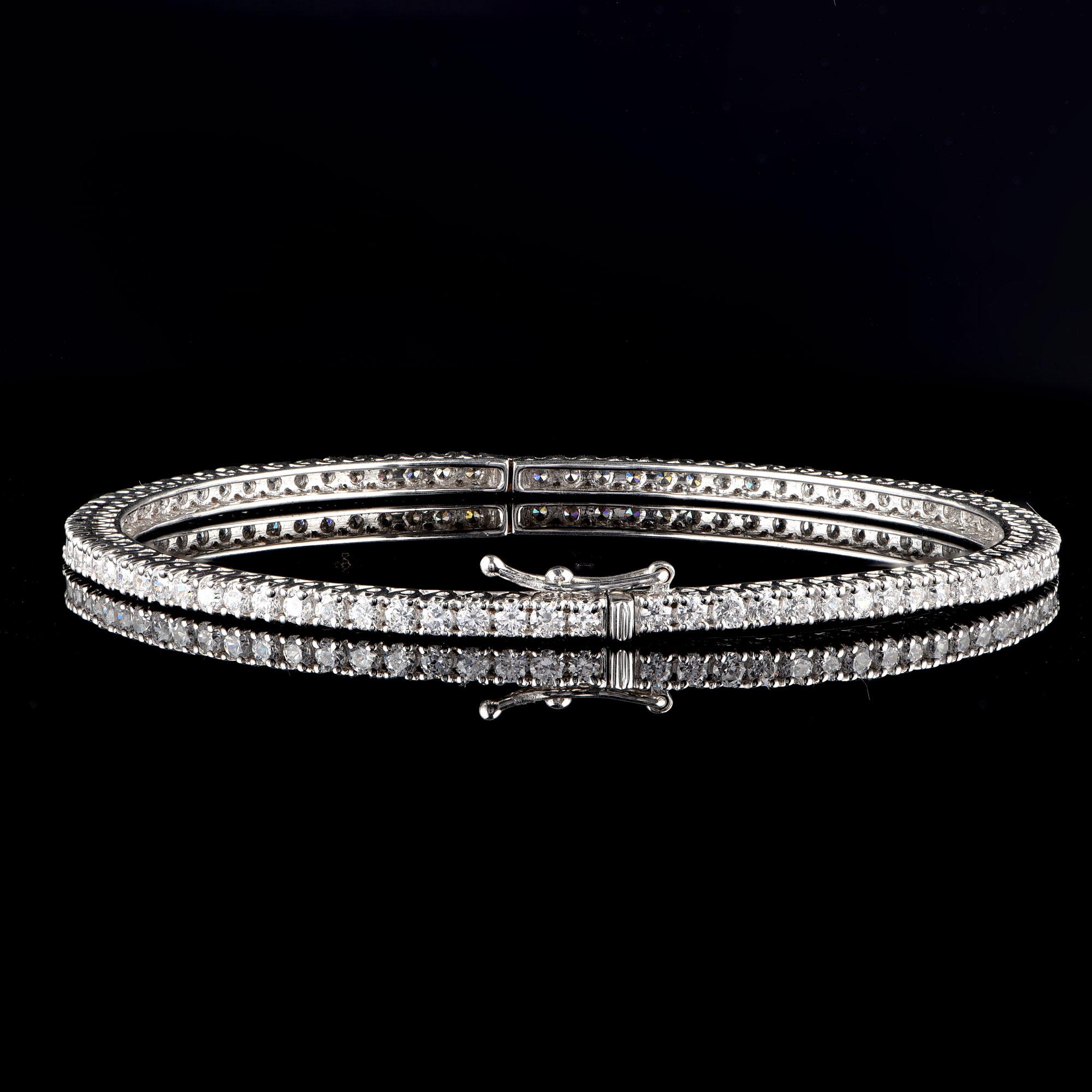TJD Bracciale con diamanti in oro bianco 18 carati da 4,20 carati a taglio brillante In condizioni Nuovo in vendita a New York, NY