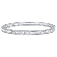 Bracelet jonc en or blanc 18 carats avec diamants naturels ronds et baguettes de 4,50 carats TJD