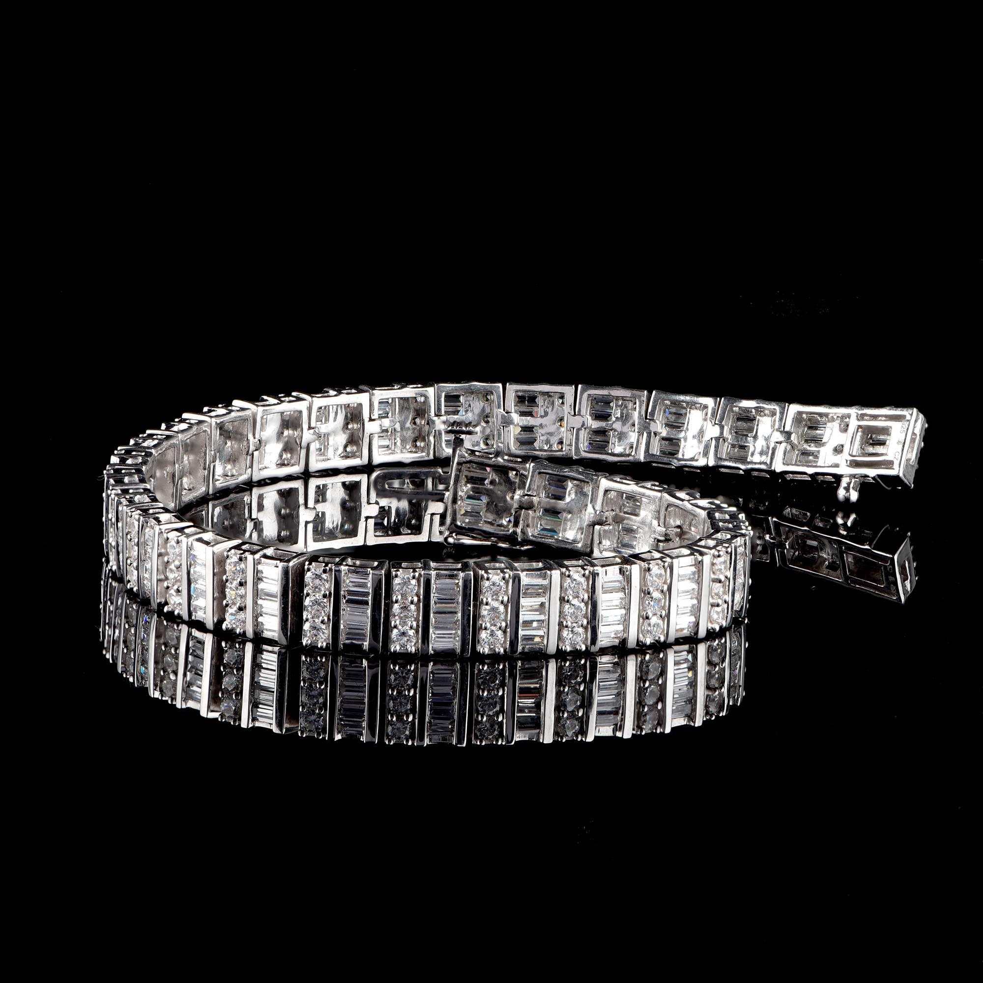 Contemporary TJD 5.0 Carat Alternating Round and Baguette Diamond 18 K White Gold Bracelet For Sale