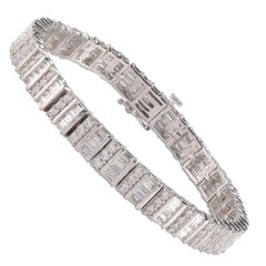 TJD Bracelet en or blanc 18 K avec diamants ronds et baguettes alternés de 5,0 carats