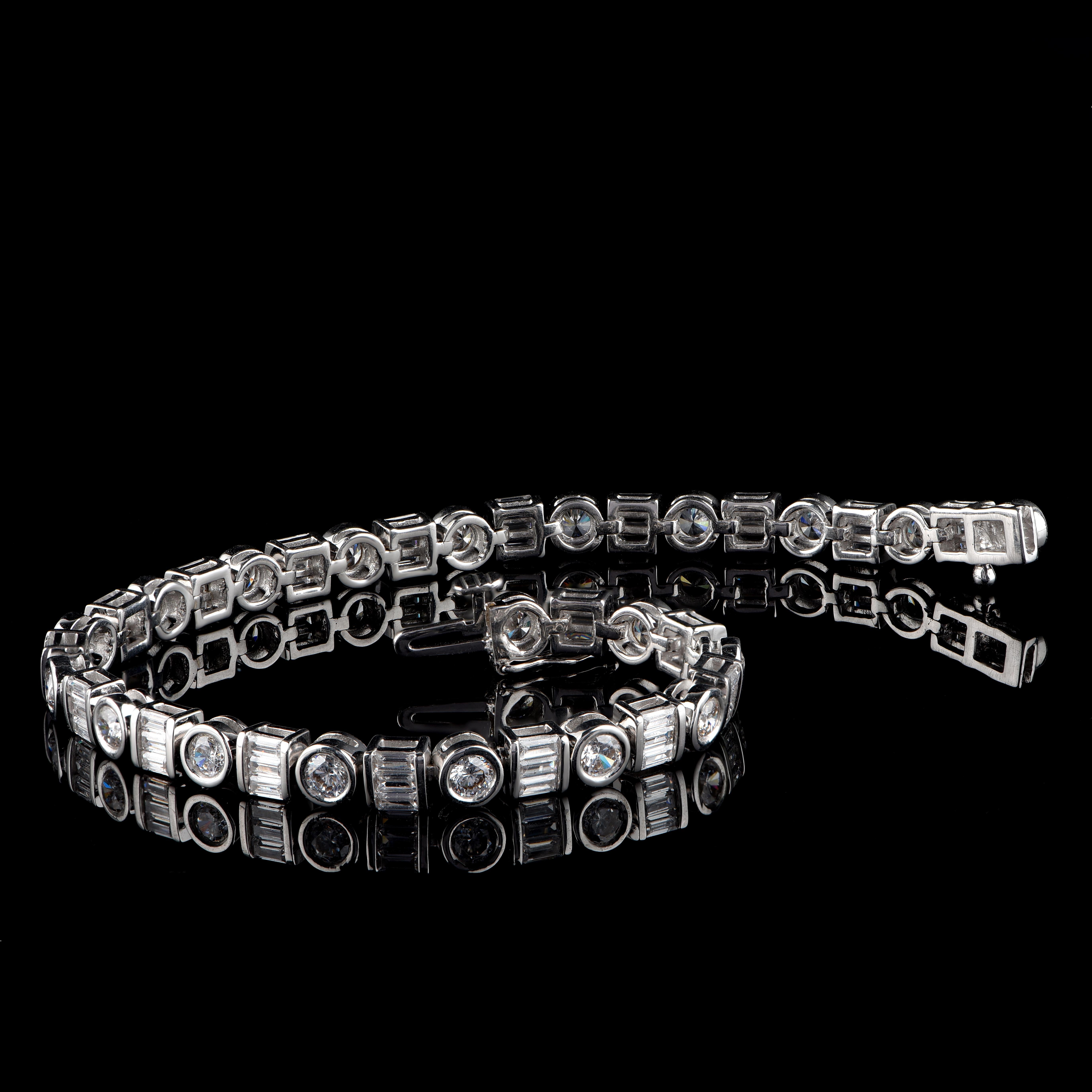 Brilliant Cut TJD 5.0 Carat Natural Round & Baguette Diamond 14 Karat White Gold Link Bracelet For Sale