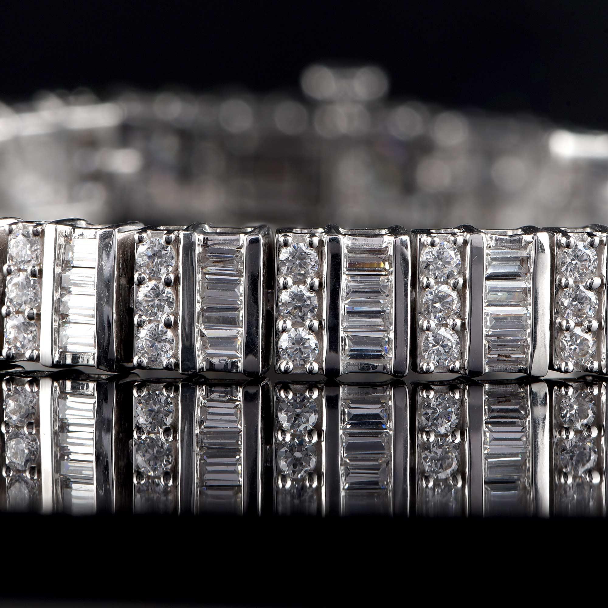 Contemporary TJD 5.0 CTW Baguette and Round Cut Diamond 14KT White Gold Link Bracelet For Sale