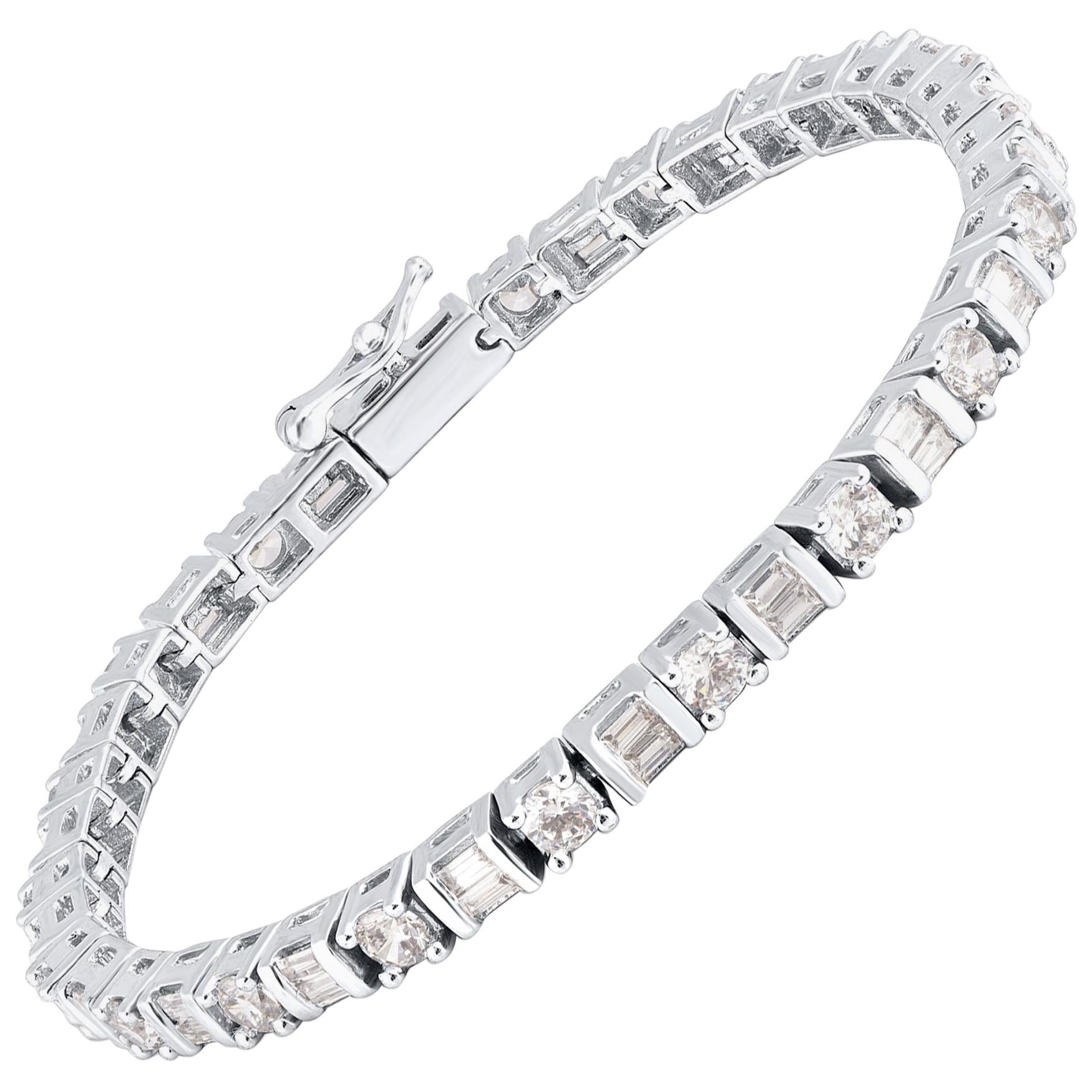TJD Bracelet tennis en or blanc 14 carats avec diamants ronds et baguettes alternés de 5,00 carats en vente