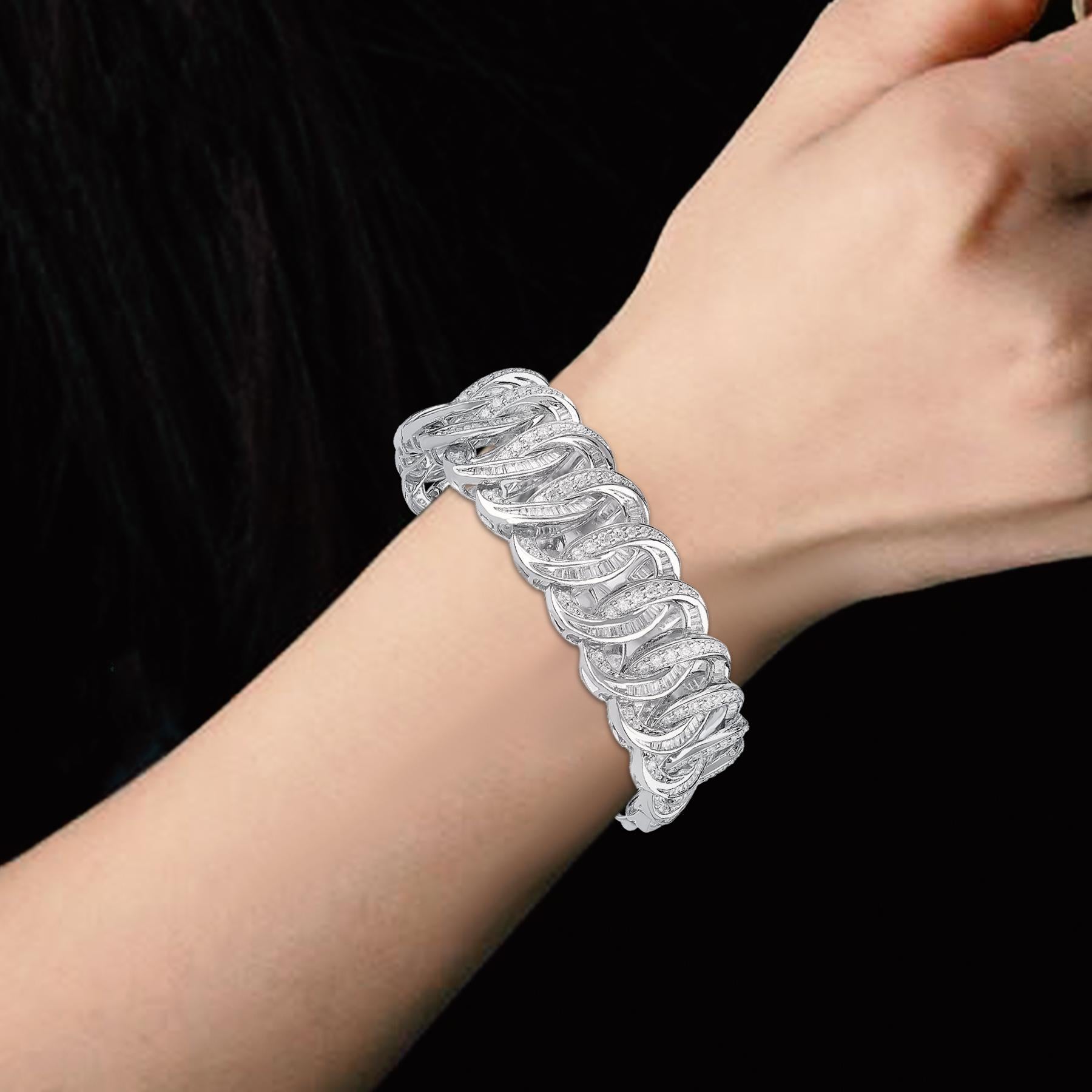 Taille ronde TJD Bracelet en or blanc 14 carats à cercles imbriqués, diamant naturel de 7,0 carats en vente