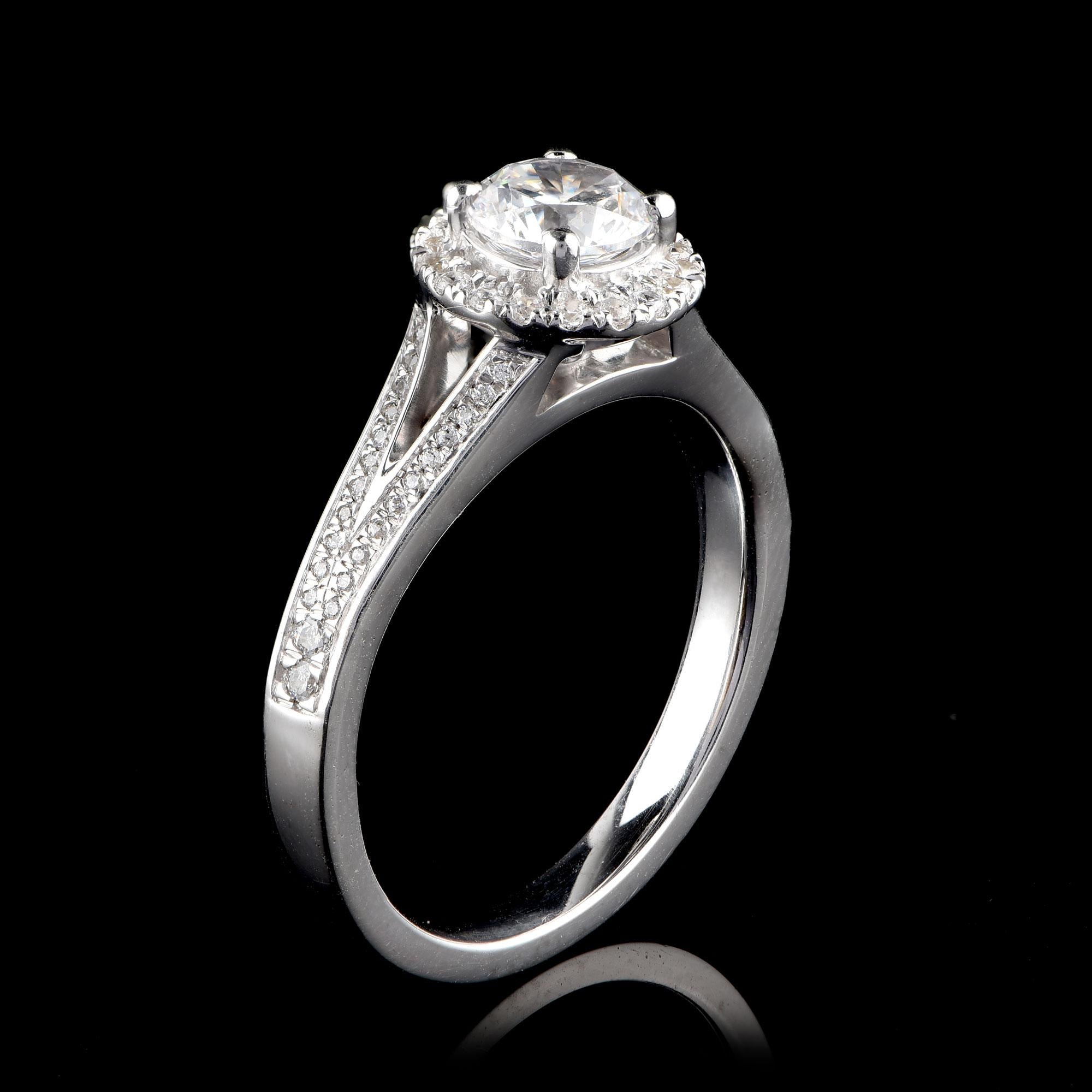 Modern TJD GIA Certified 1.00 Carat Diamond 18 Karat White Gold Split Shank Bridal Ring For Sale