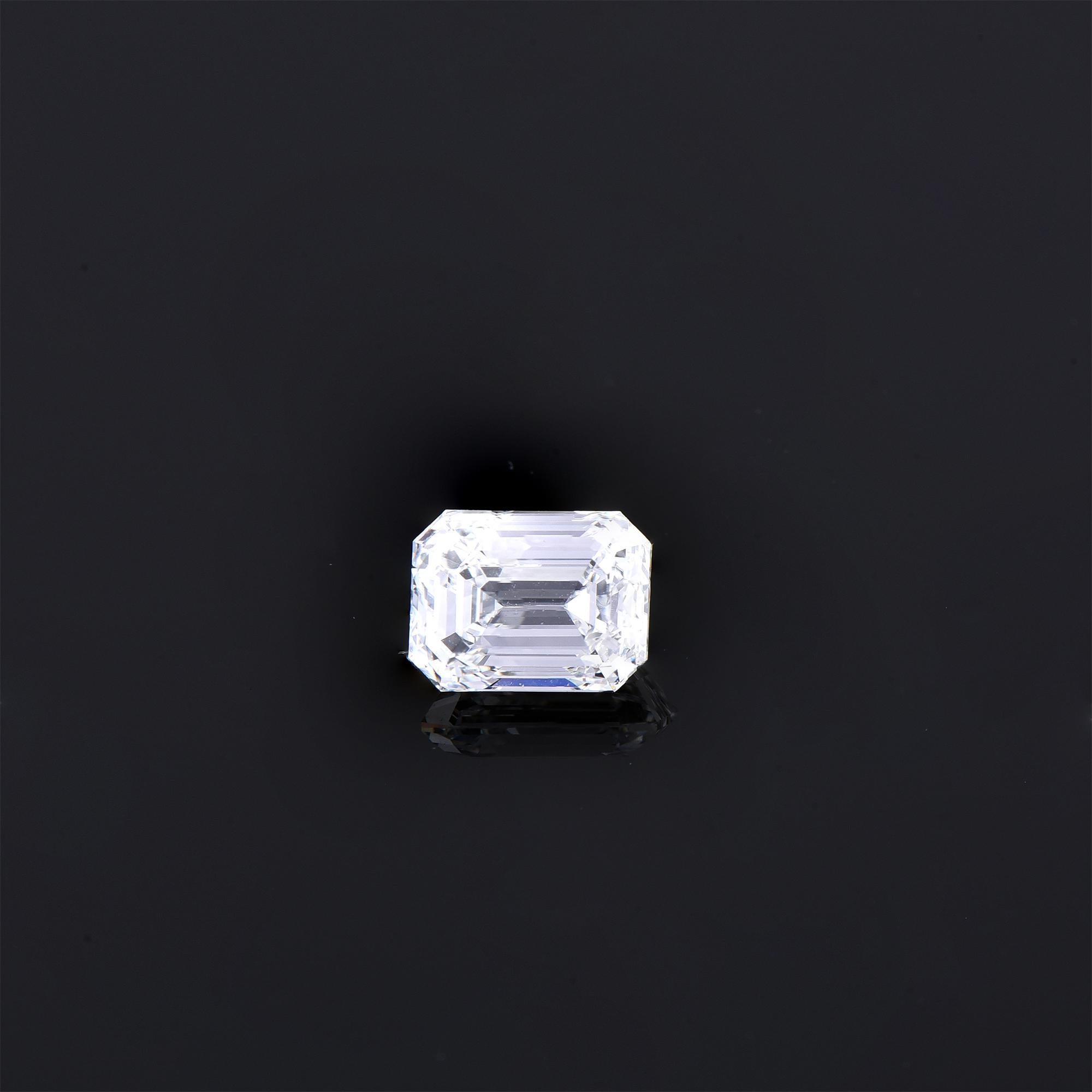 Poids : 1.01ct
Coupe : Coupe émeraude
Couleur : F
Clarté : VS1                                                               
Polonais : EX
Symm : EX                                                                                                    