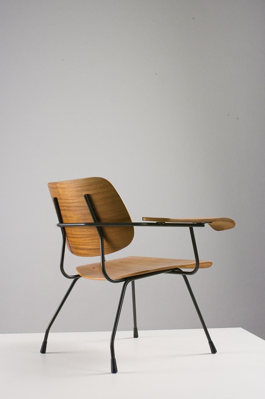 Tjerk Reijenga / Pilastro easy chair model 8000 / Cl02

Description: Though somewhat reminiscent of the Eames DCM, this easy chair designed by Tjerk Reijenga is certainly many times rarer in its kind. Pilastro produced only a relatively small