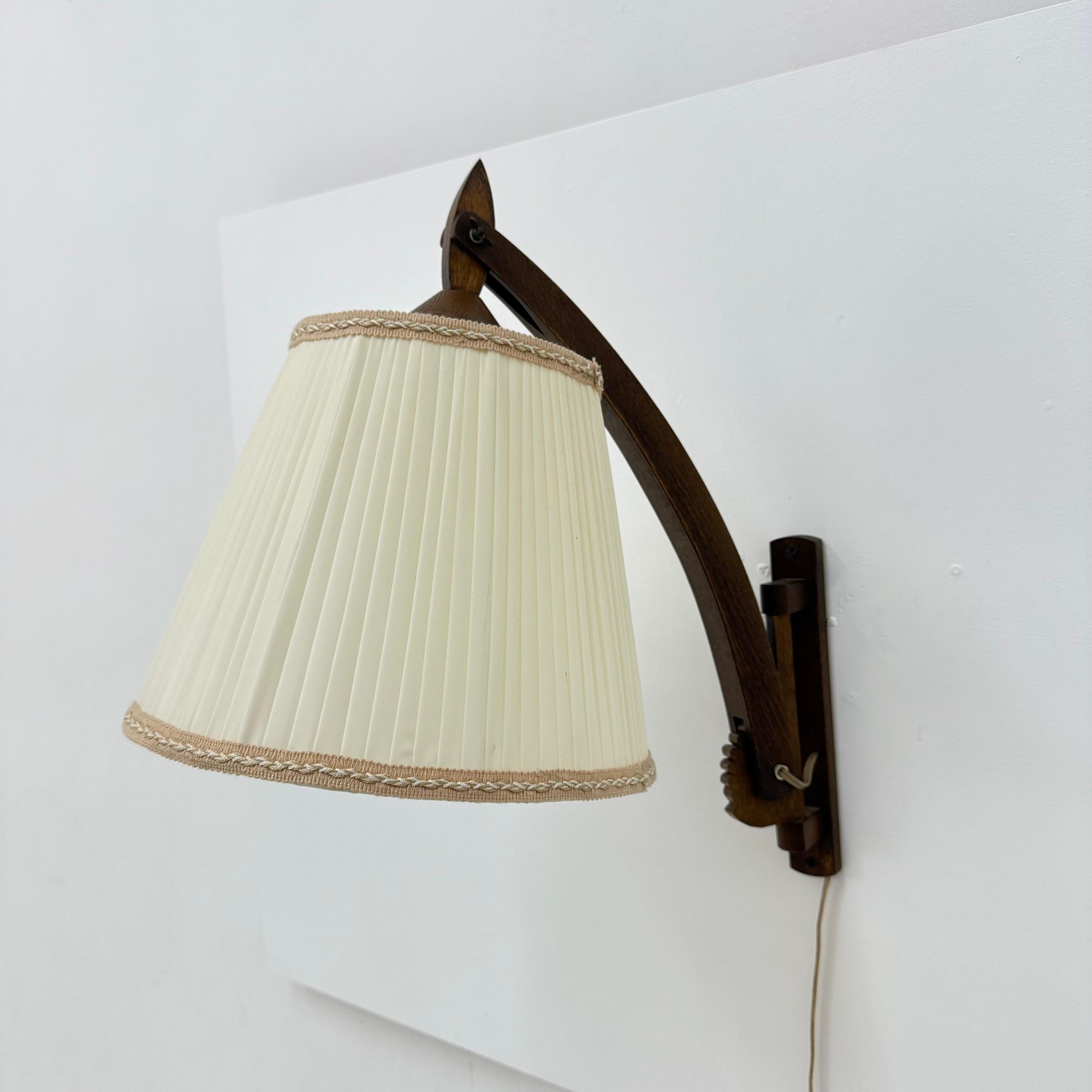 T.J.W Zweers lampe murale vintage en bois d'Oak Oak 1950s Bon état - En vente à Delft, NL