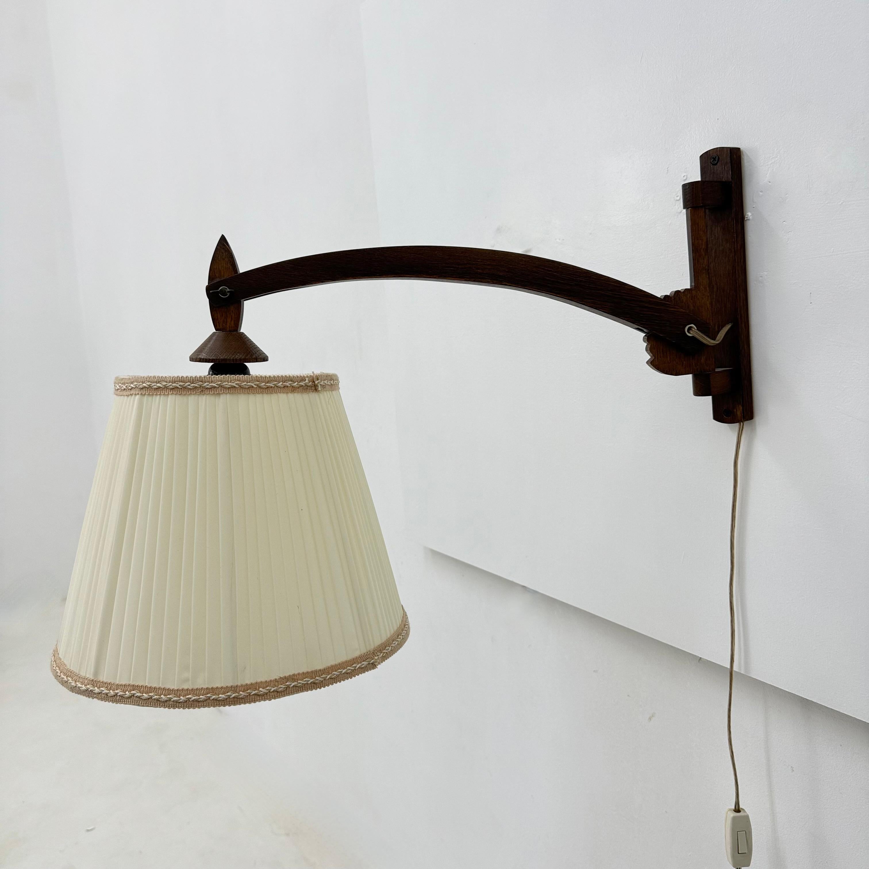 Tissu T.J.W Zweers lampe murale vintage en bois d'Oak Oak 1950s en vente