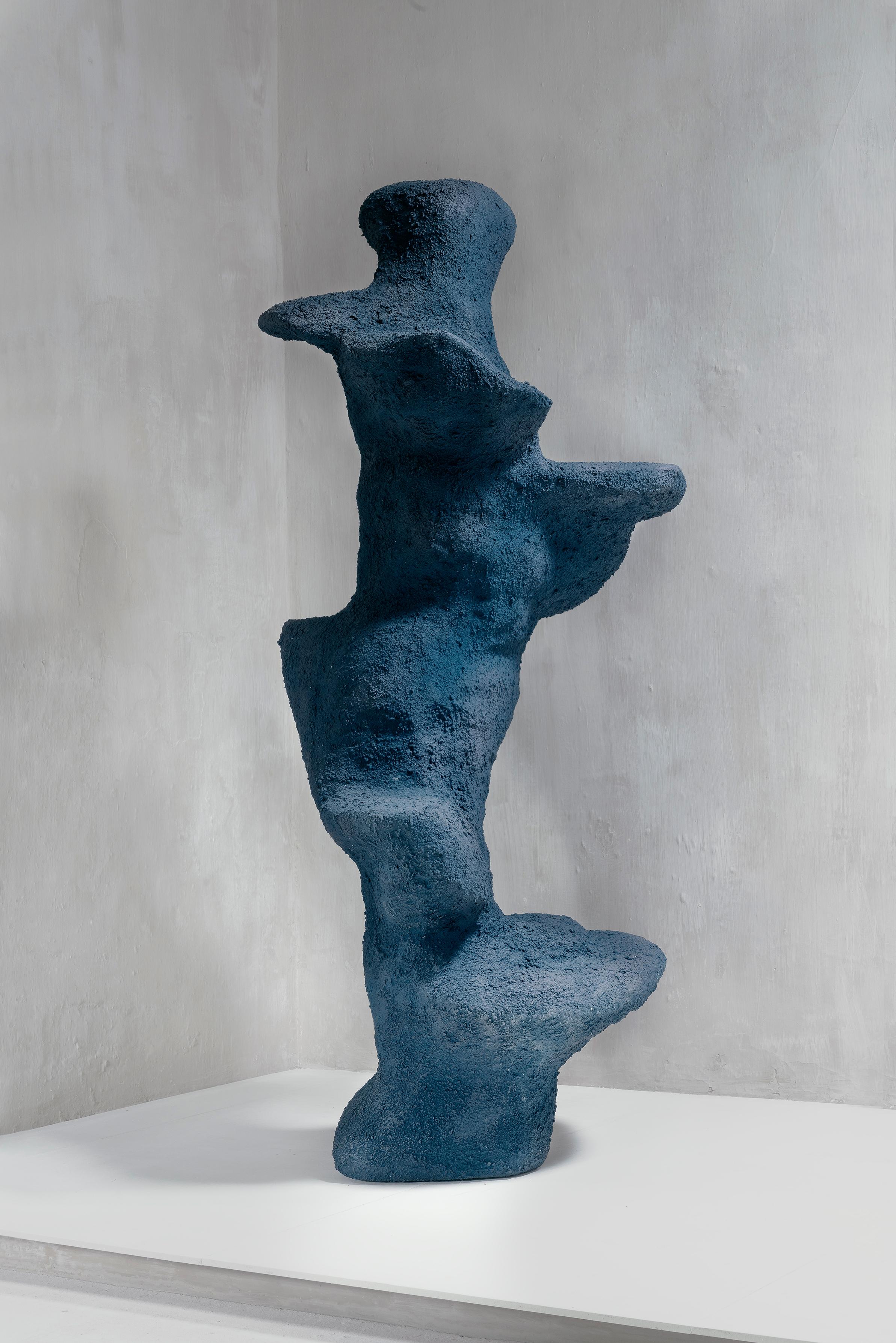 Torre di scaffali t'K-AT di Tellurico
Edizione limitata di  2 + 1 A.P. Pezzi.
Firmato e numerato.
Dimensioni: D 108 x L 122 x H 215 cm.
Materiali: S.I.C. M. (miscela speciale composita).

Dopo aver conseguito un Master in Design Contestuale presso