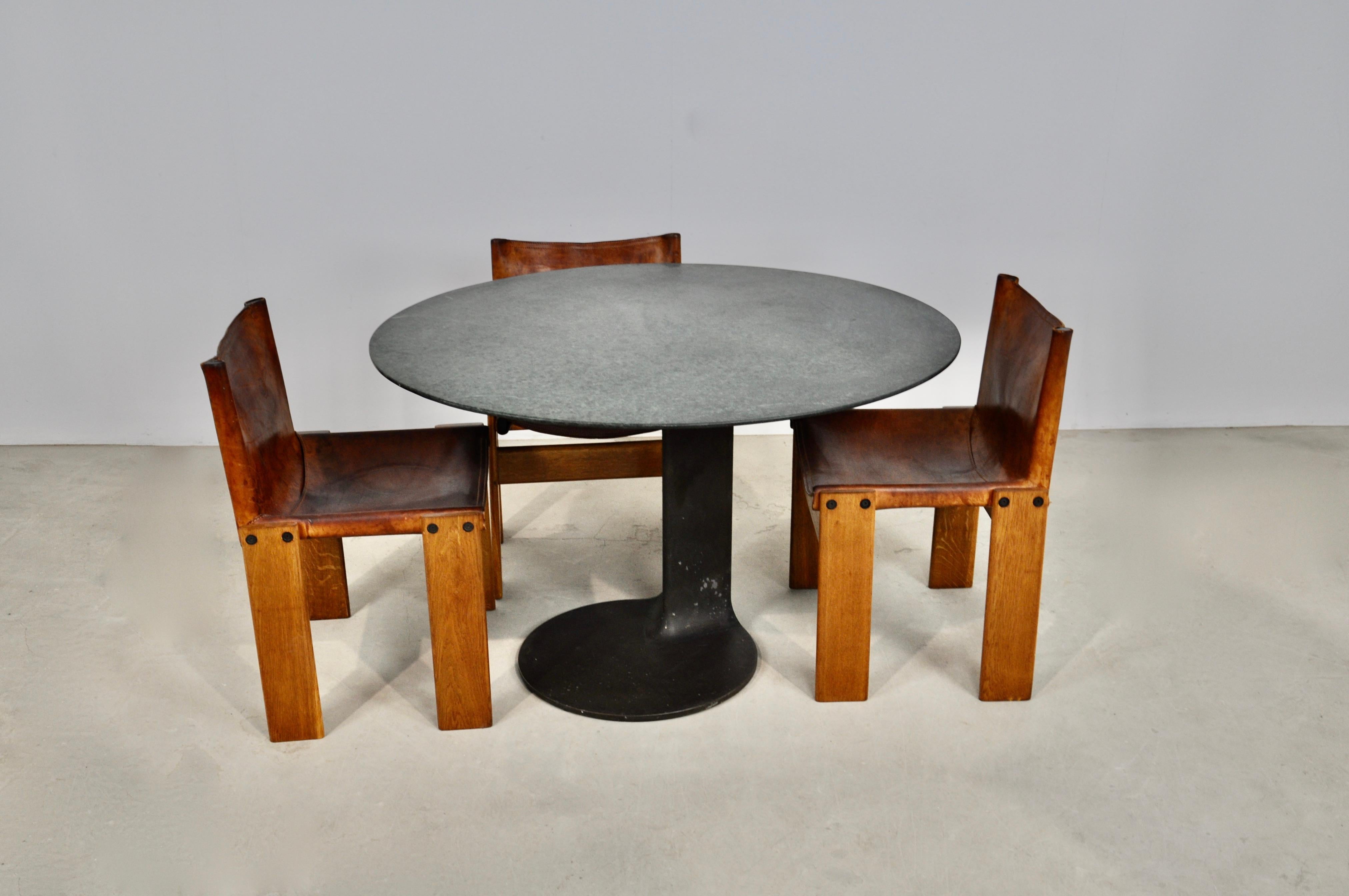 Table in green marble, foot in bronze. Wear due to time and age of the table (see photo).