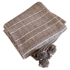 Plaid en laine tissée Tlahui à rayures grises et blanches