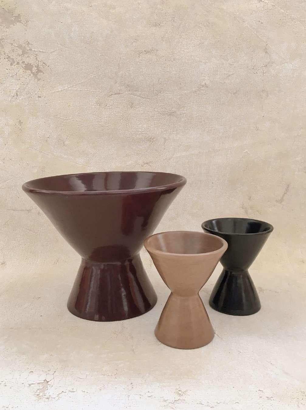 Tleyo Collection by Onora
Dimensions: D 30 x H 24 cm, D 25 x H 17 cm 
Materials: Clay

This collection reinterprets one of the oldest structural techniques in pottery, coiling, the vessels made with this technique are made from coils of clay