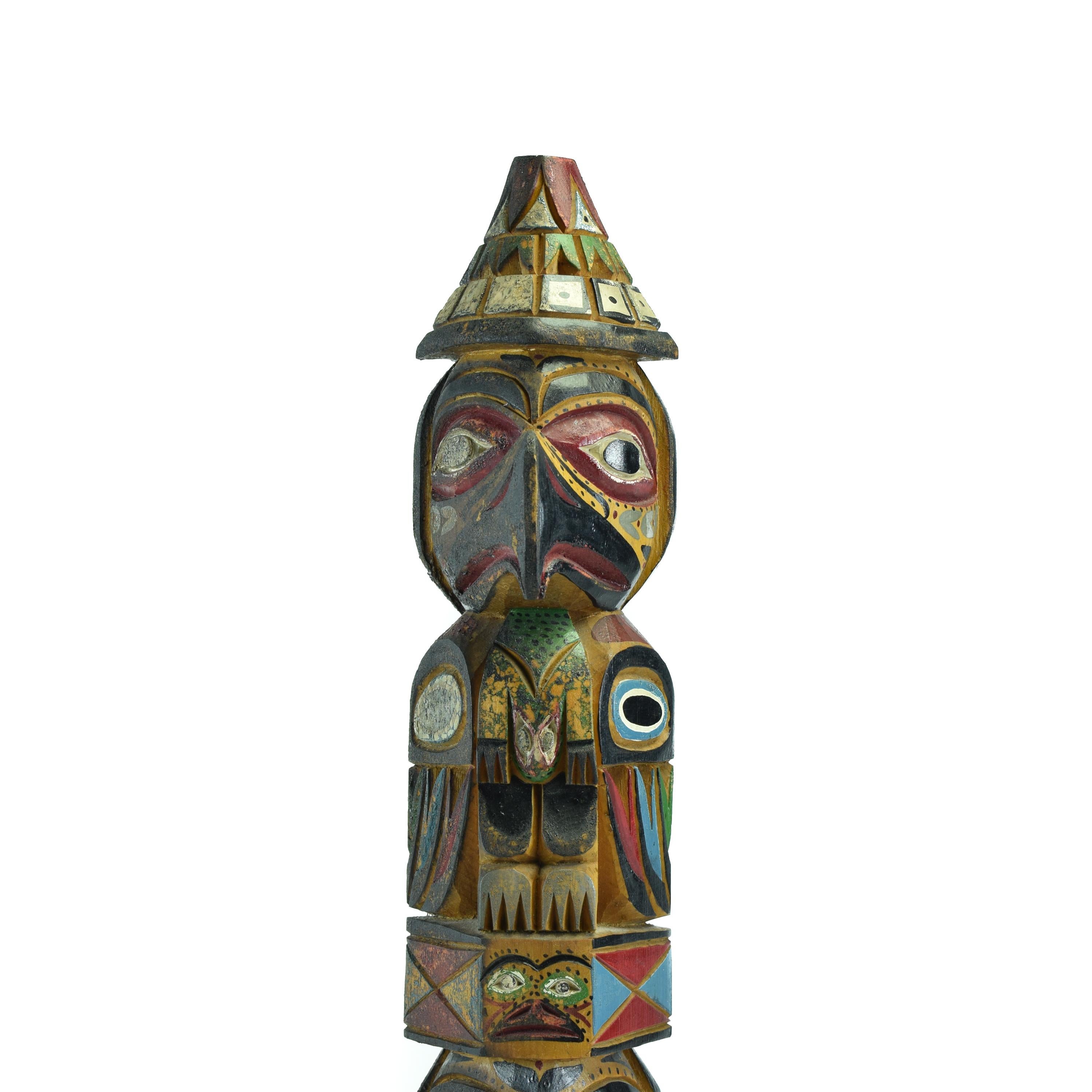 Américain Ditidaht/Nuu-Chah-Nulth Totem par Raymond Williams en vente