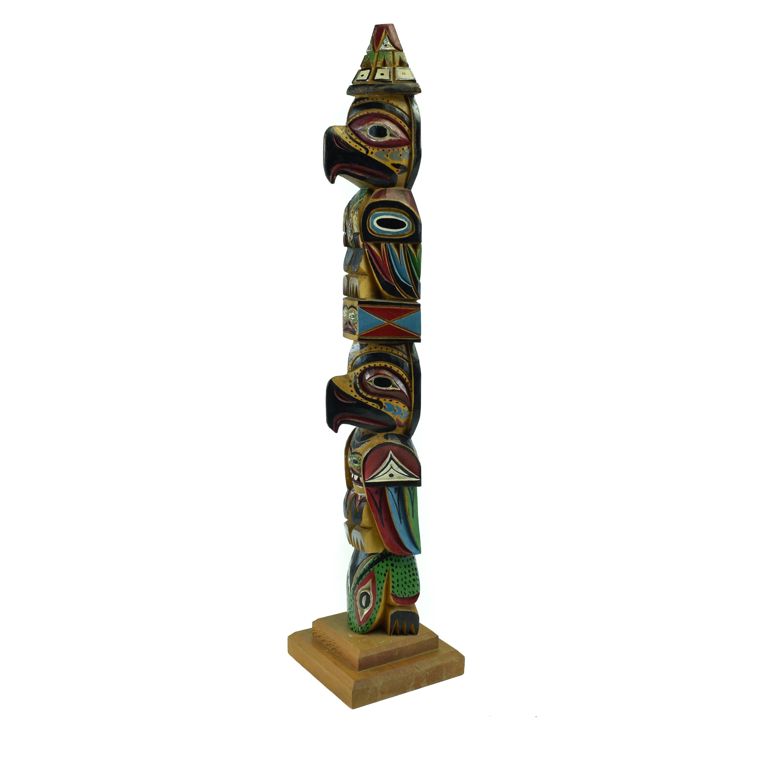 Sculpté Ditidaht/Nuu-Chah-Nulth Totem par Raymond Williams en vente