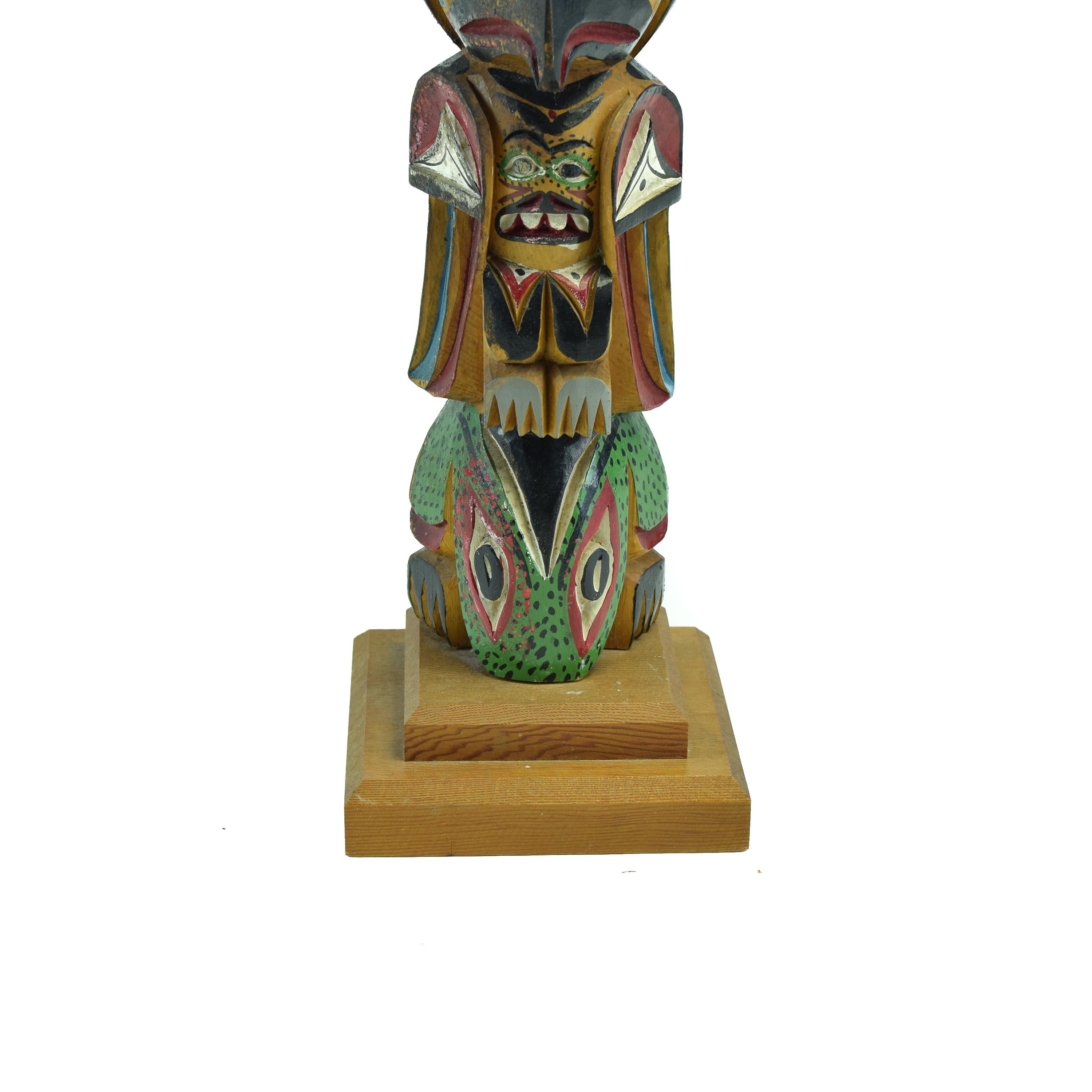 Milieu du XXe siècle Ditidaht/Nuu-Chah-Nulth Totem par Raymond Williams en vente