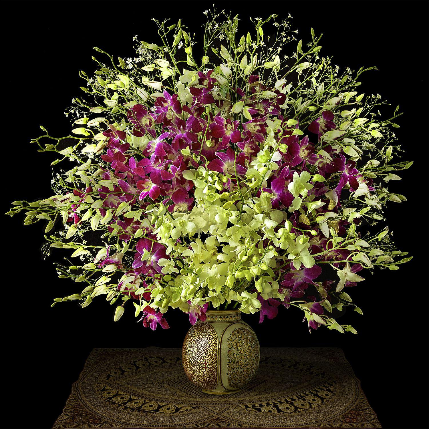 Orchidee in un vaso di ceramica color oro - Photograph di T.M. Glass
