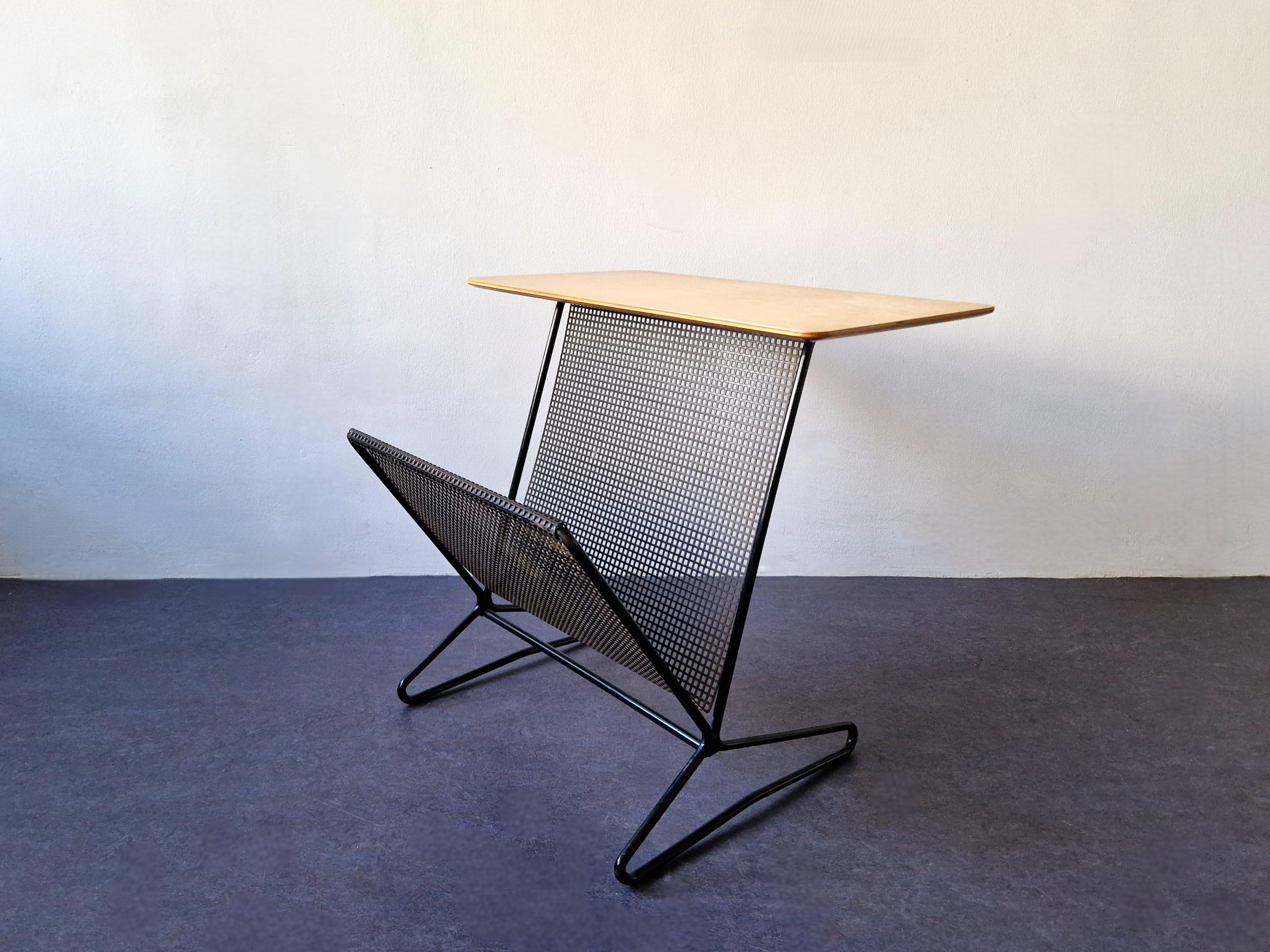Mesa auxiliar/revistario TM05 de Cees Braakman para Pastoe, Países Bajos Años 50 Moderno de mediados de siglo en venta
