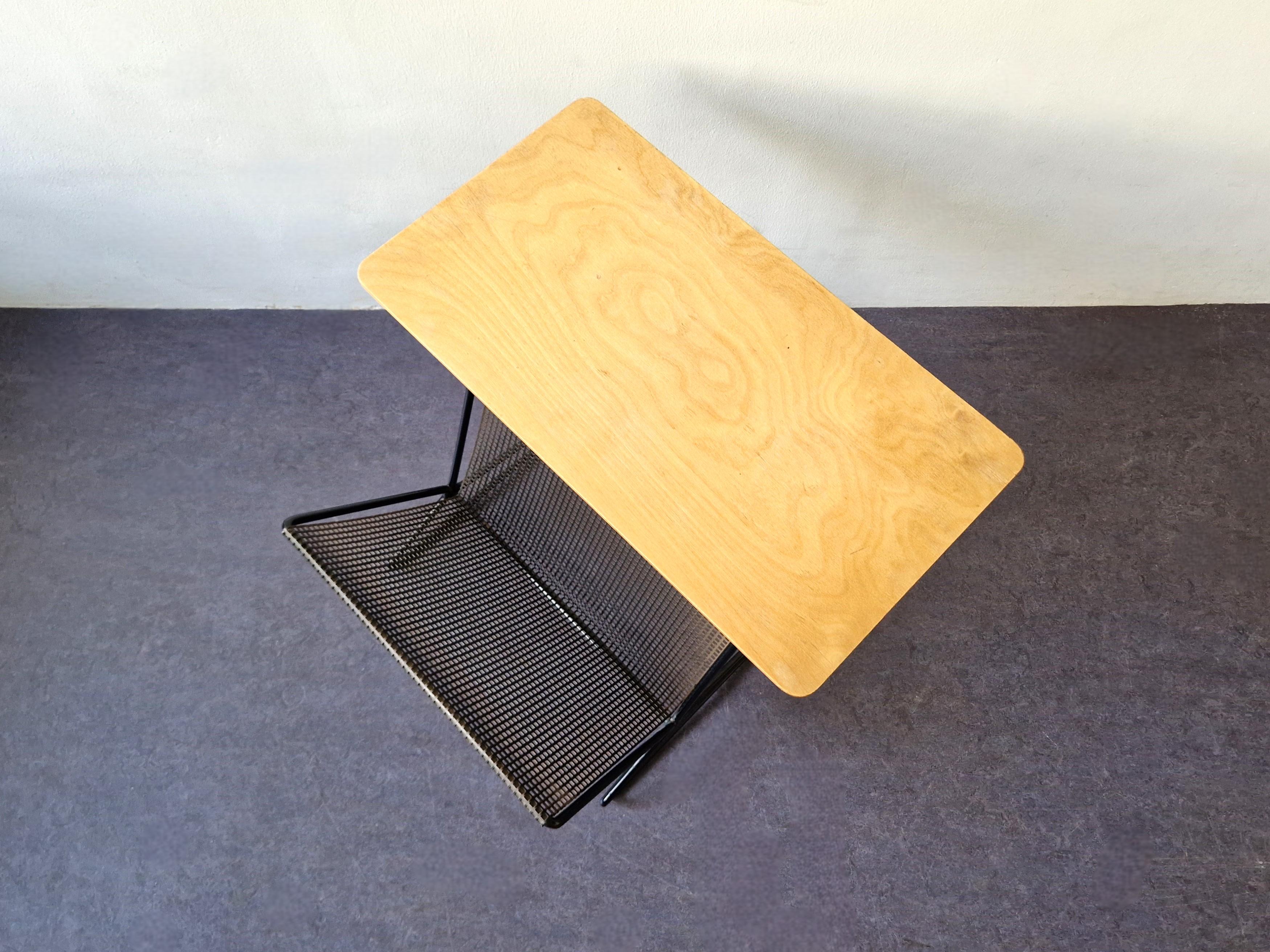 Mesa auxiliar/revistario TM05 de Cees Braakman para Pastoe, Países Bajos Años 50 Holandés en venta