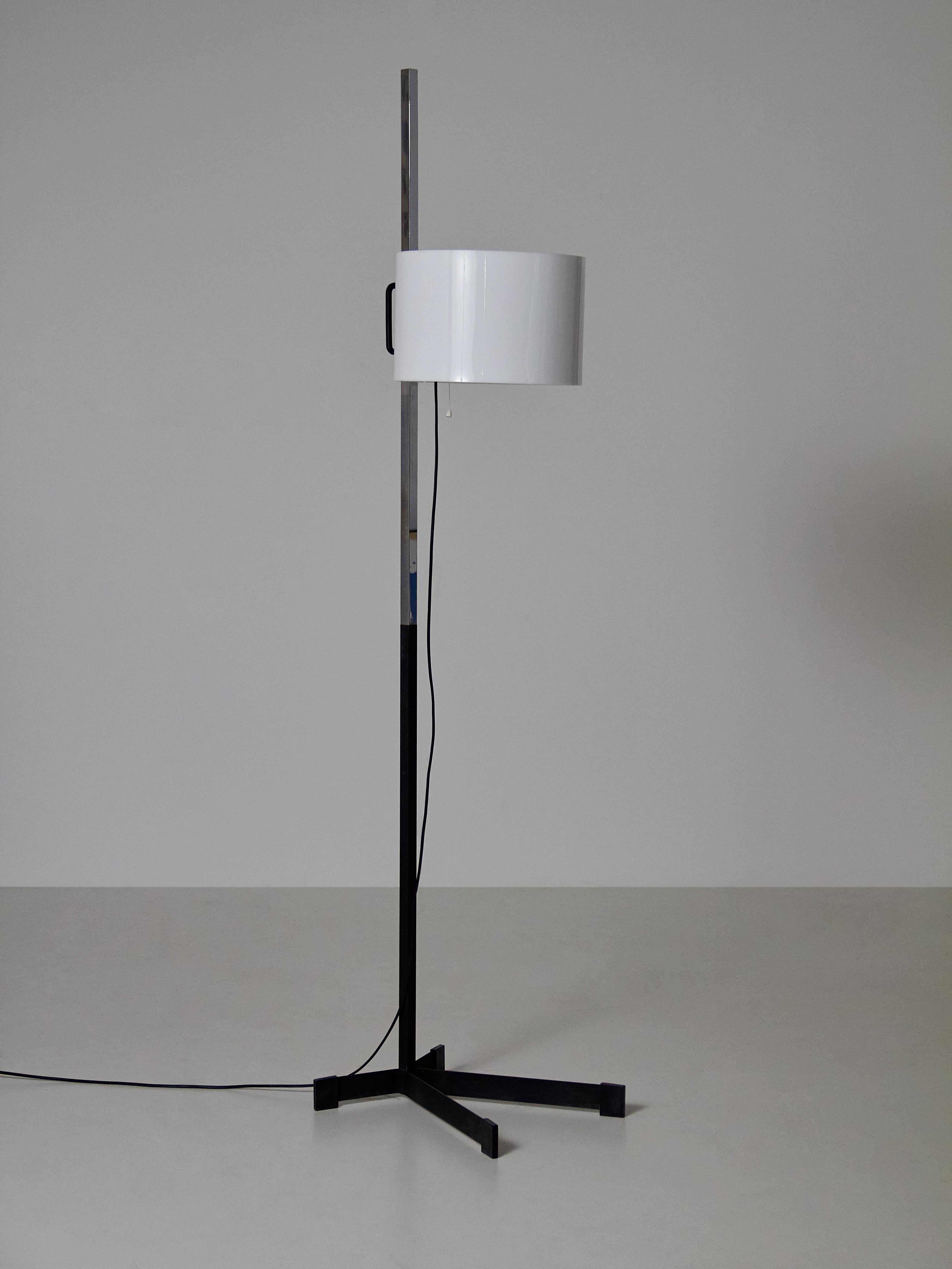 Espagnol Lampadaire TMC en vente