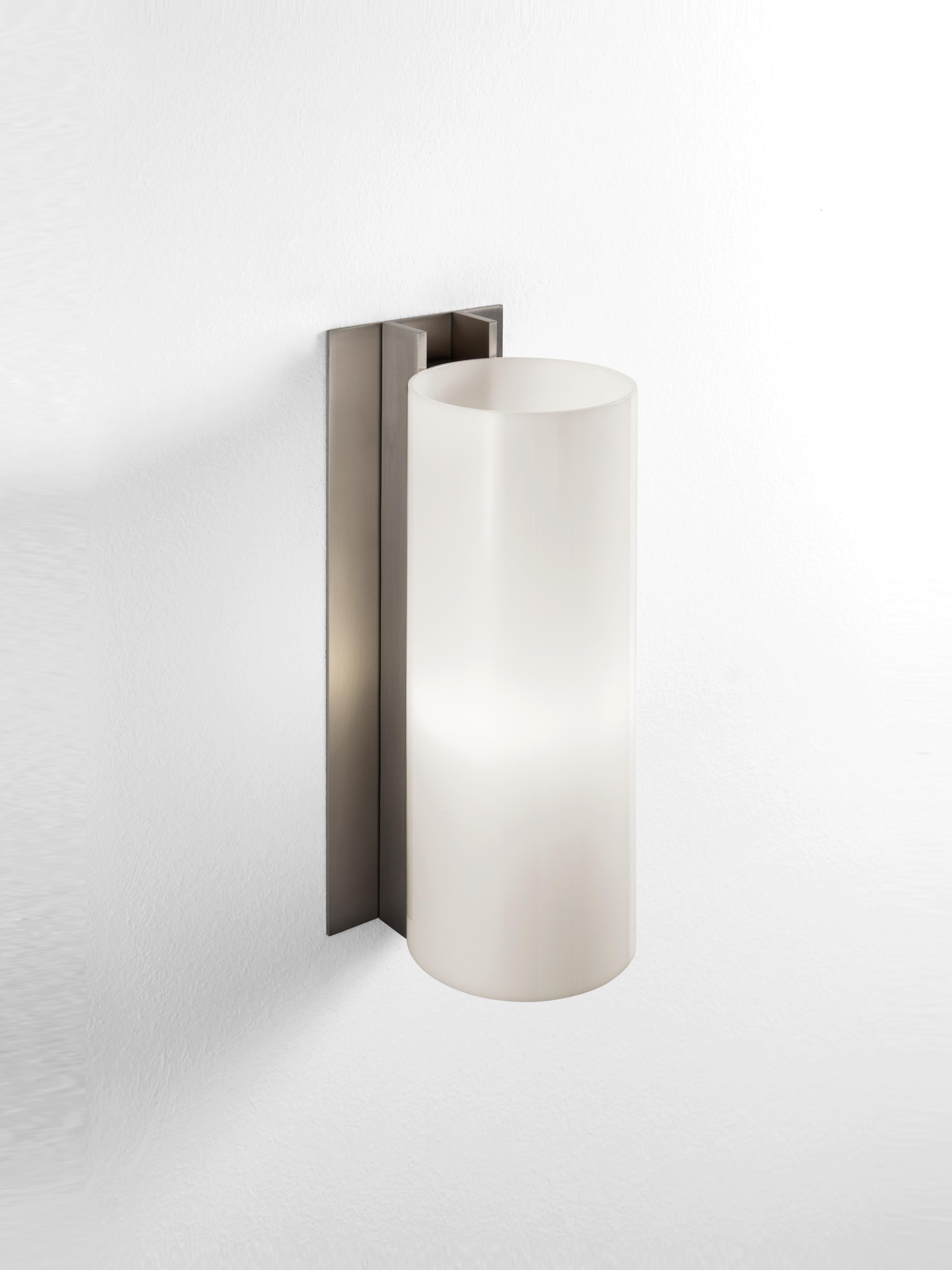 TMM Metálico wall lamp by Miguel Milá
Dimensions: D 12 x W 15 x H 34 cm
Materials: Metal, white methacrylate shade.

In an exquisite show of intelligence and good taste, this representative of the adjustable TM series (TM stands for “tramo