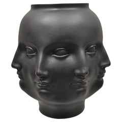 TMS 2005 - Vase en céramique noire à visage perpétuel vitruvien de style Fornasetti