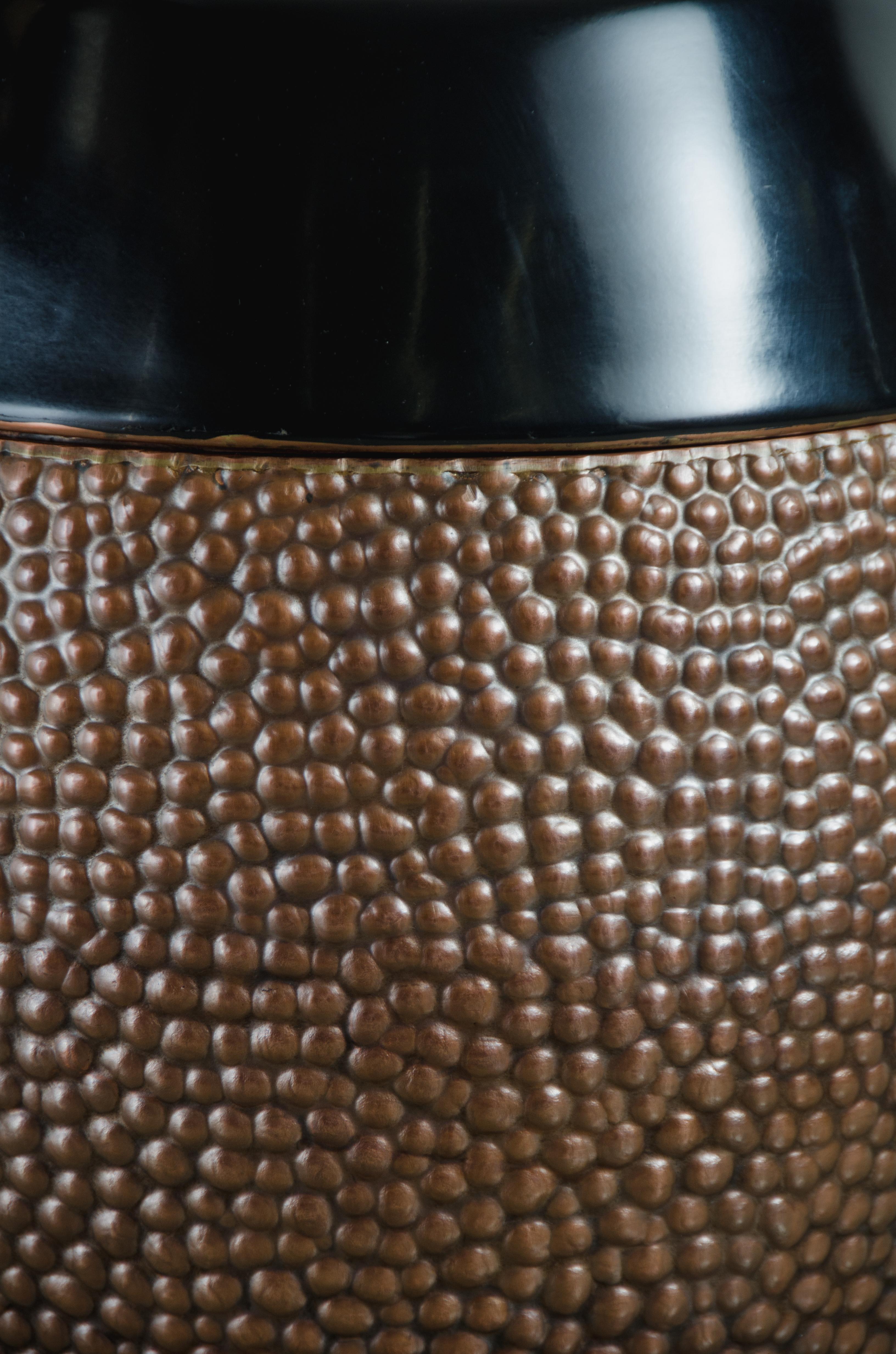 XXIe siècle et contemporain Tabouret de rangement à tambour en peau de perle, cuivre et laque noire de Robert Kuo en vente