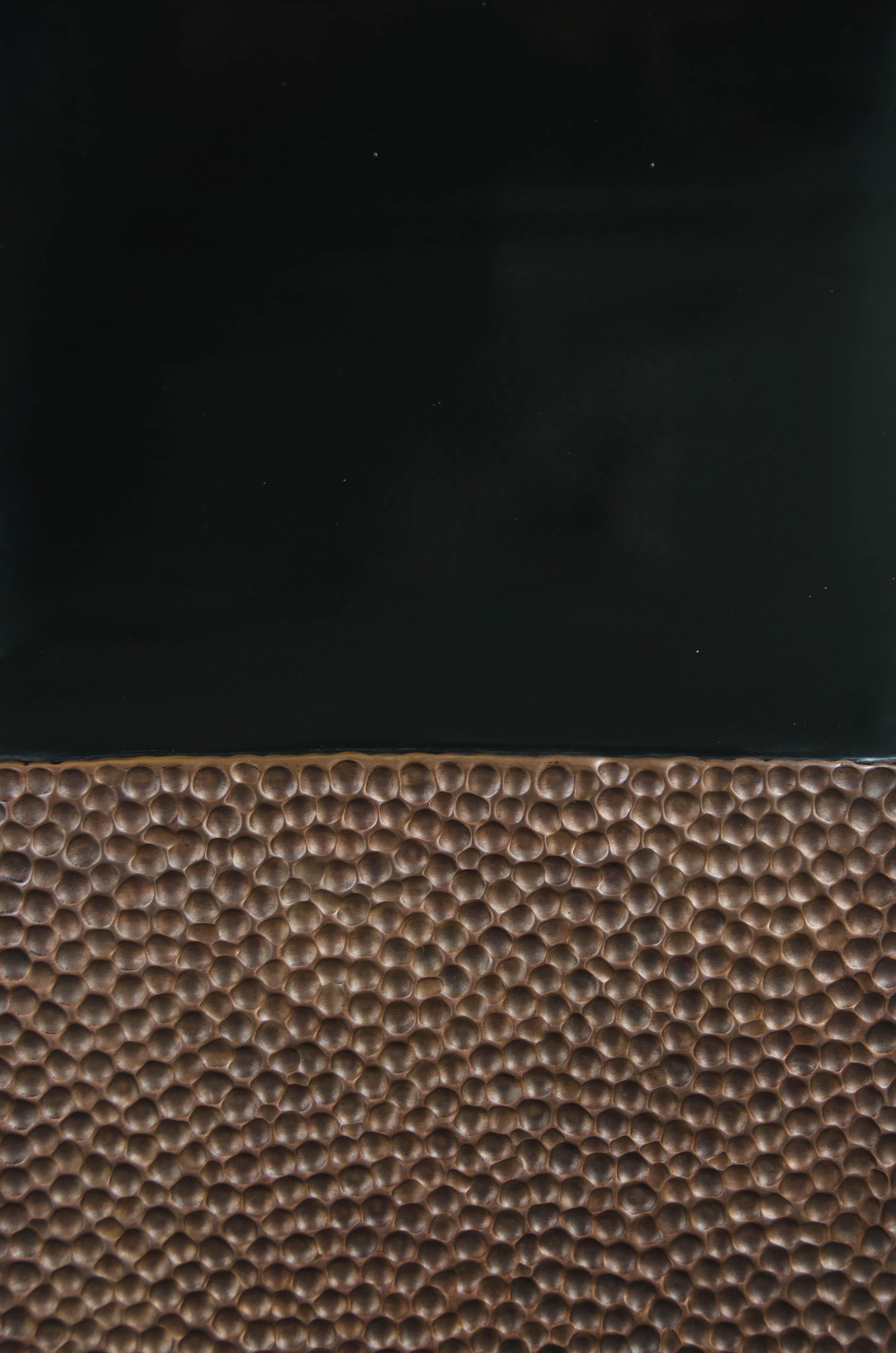 Trommelhocker aus Perlenhautblock, schwarzer Lack und antikem Kupfer von Robert Kuo im Zustand „Neu“ im Angebot in Los Angeles, CA