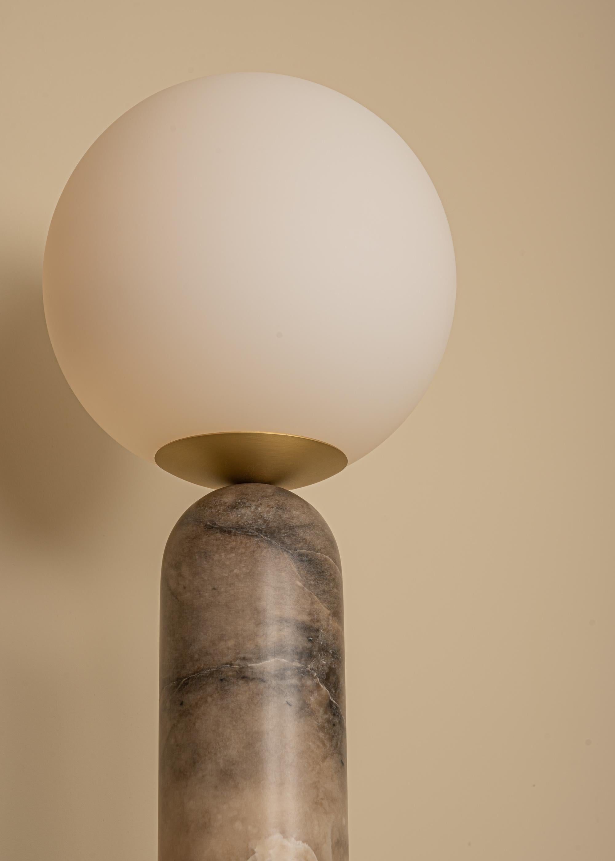 Post-Modern Tobacco Alabaster and Brass Atlas Table Lamp by Simone & Marcel For Sale