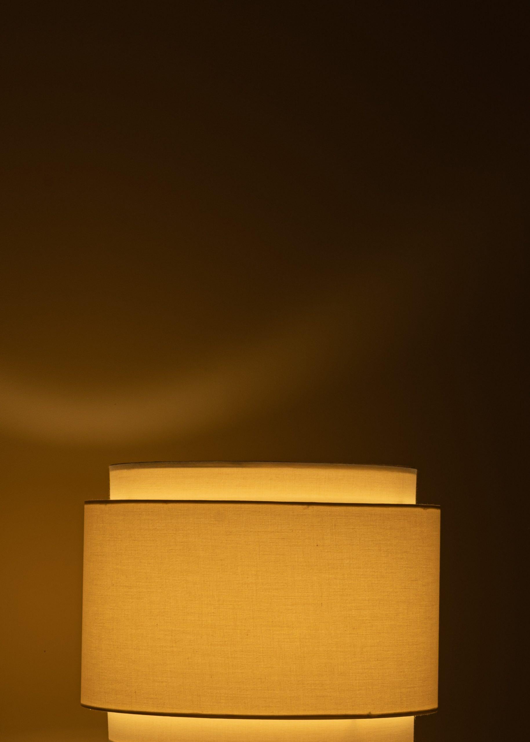 Post-Modern Tobacco Alabaster And Oak Base Pura Kelo Double Table Lamp by Simone & Marcel For Sale