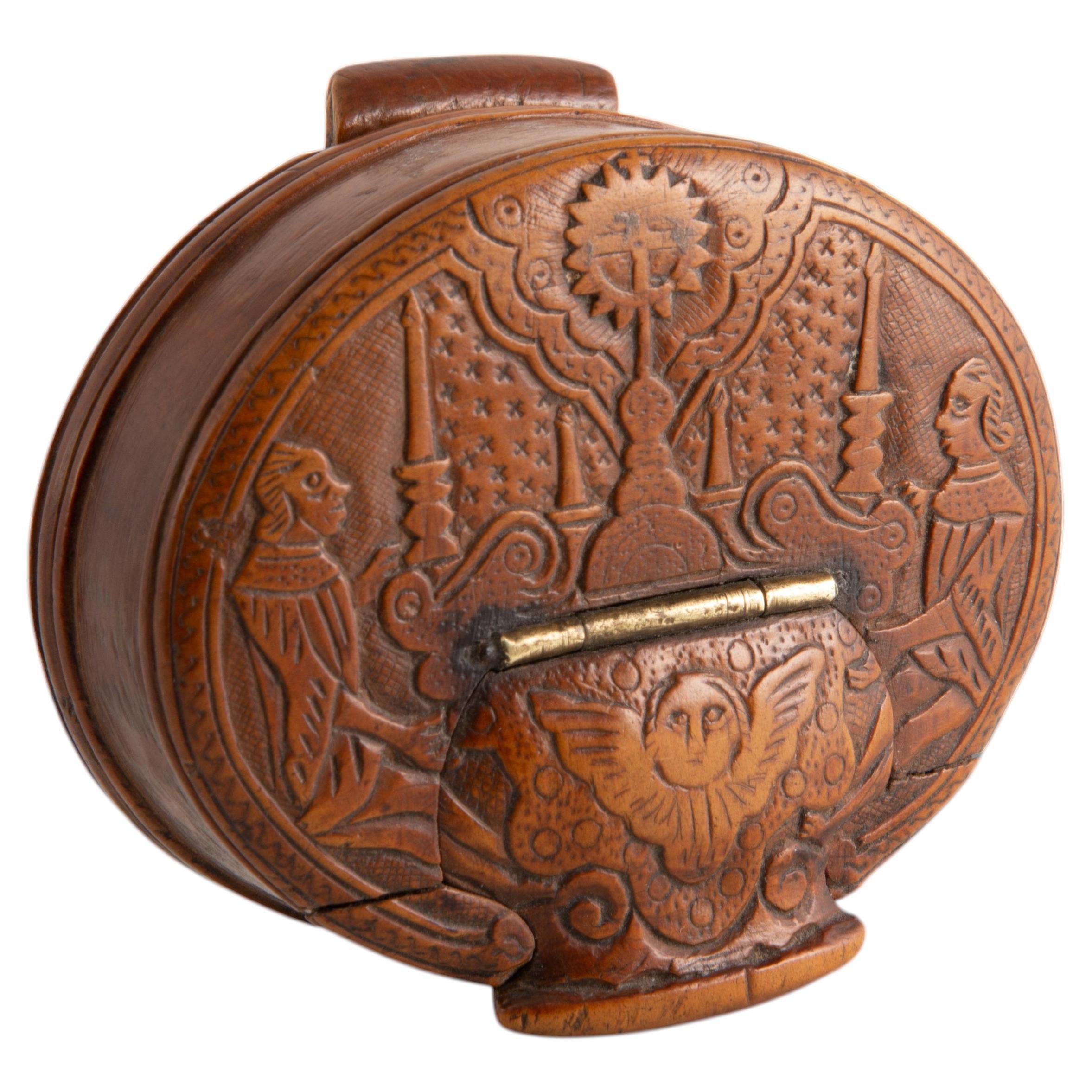 Tobacco box or snuff box. Carved wood, metal. Northern European school, 18th cen