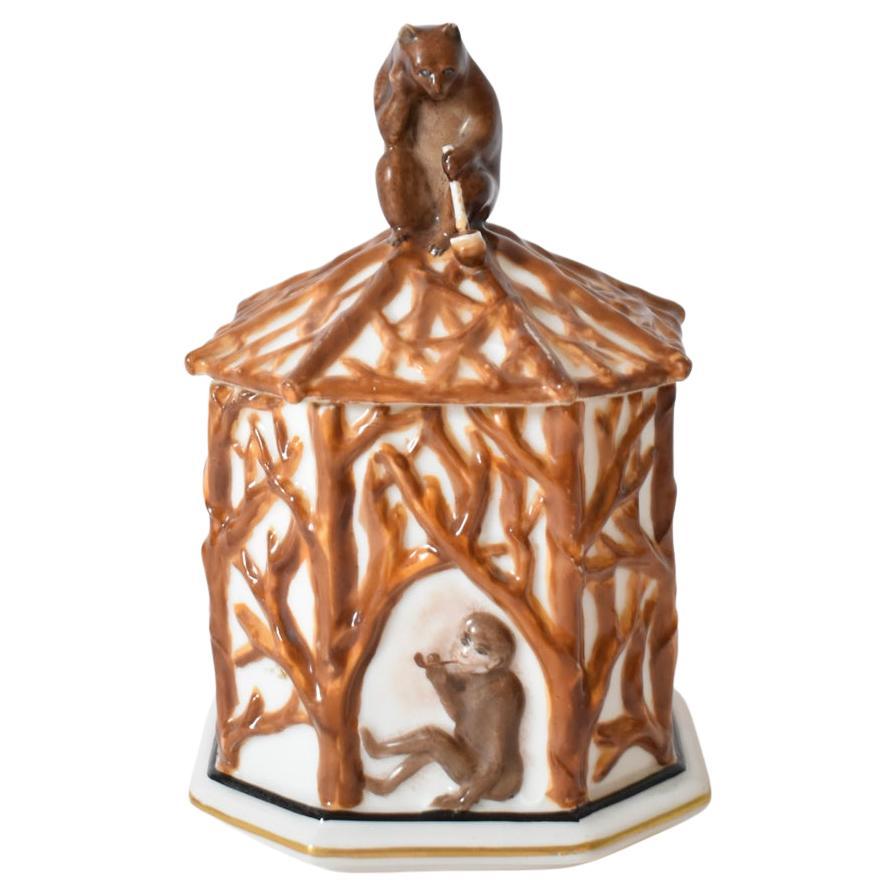Boîte à tabac avec animaux de la forêt, années 1910. en vente