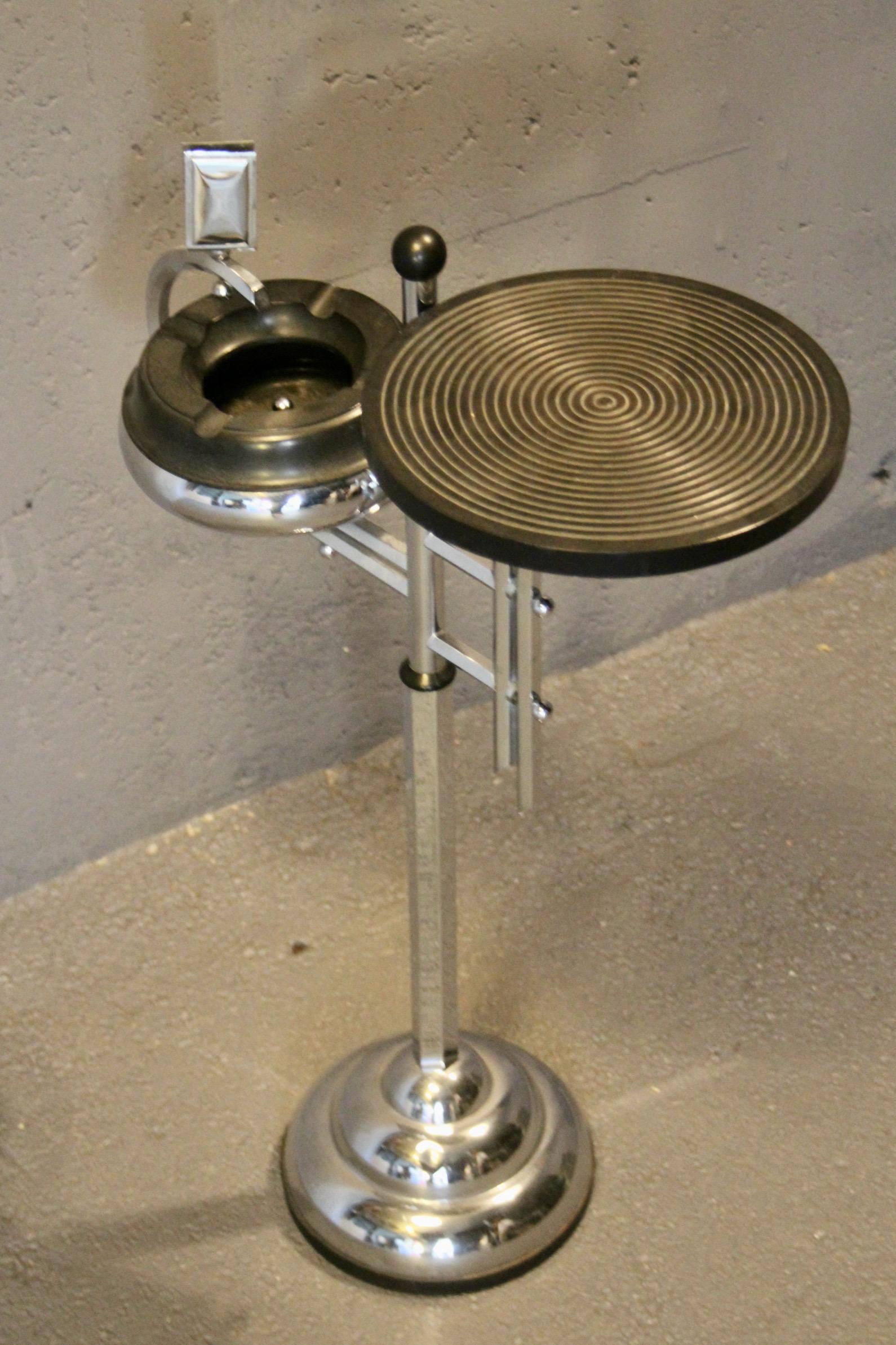 Milieu du XXe siècle Tabac gueridon art déco en vente