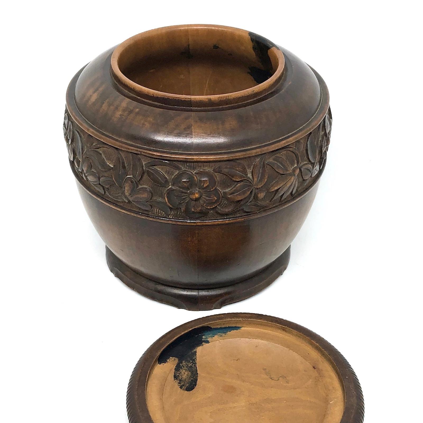 Tobacco Jar Wood Carved Black Forest Brienz German Antique, 1900s In Good Condition For Sale In Nuernberg, DE