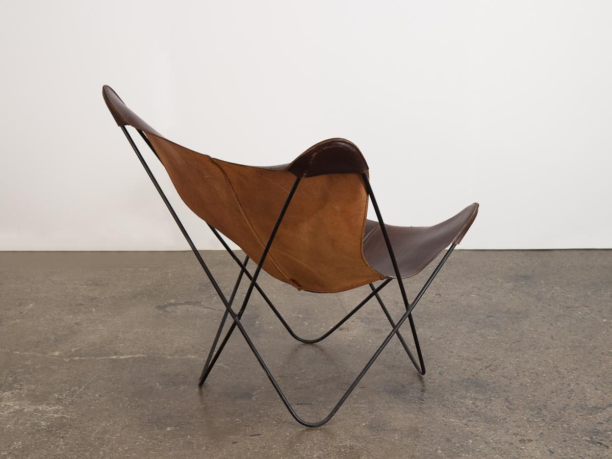 Mid-Century Modern Chaise papillon Hardoy en cuir tabac pour Knoll