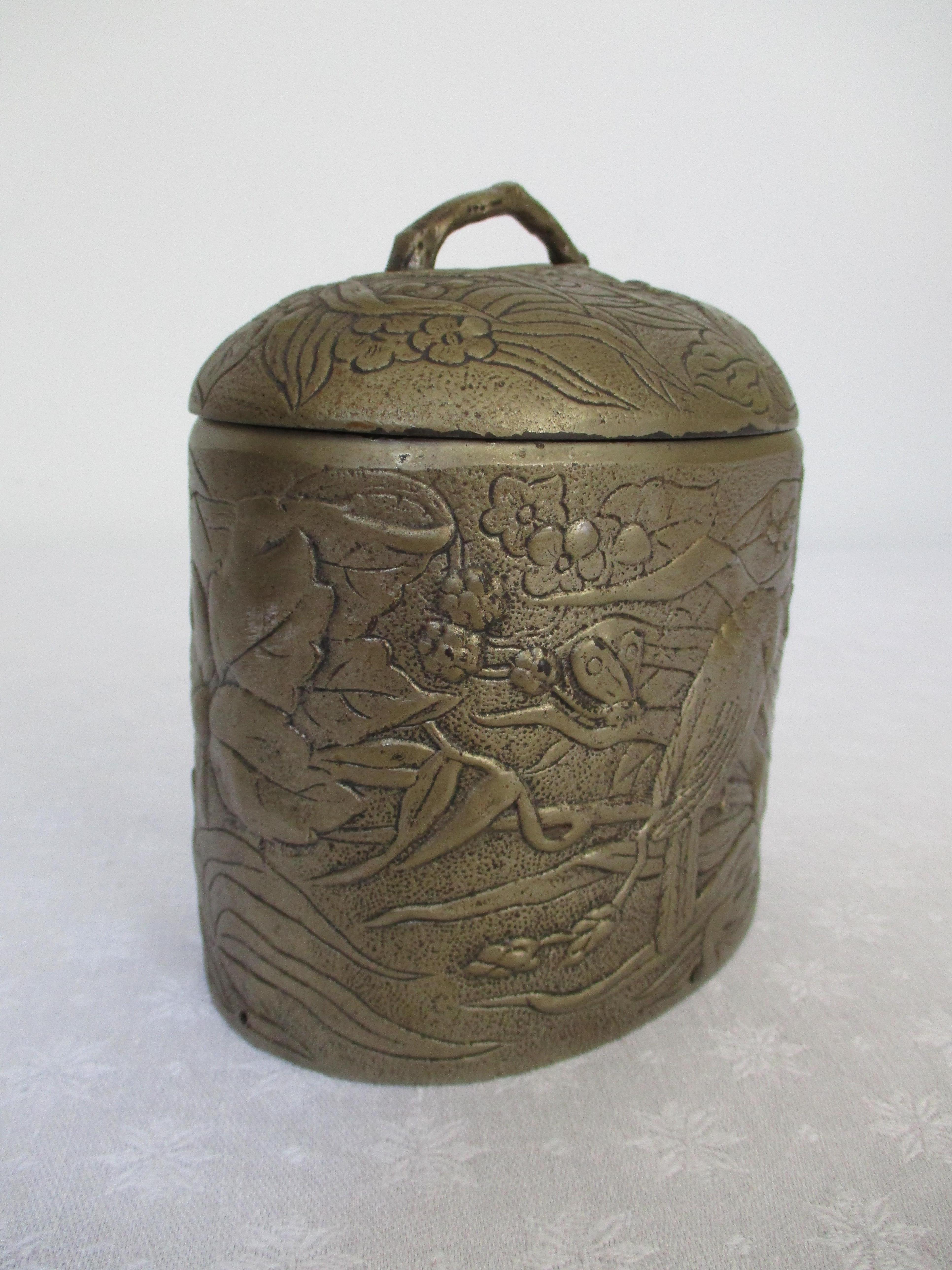 This outstanding heavy box can be used as a Tobacco pot or tea caddy. It is signed with a 