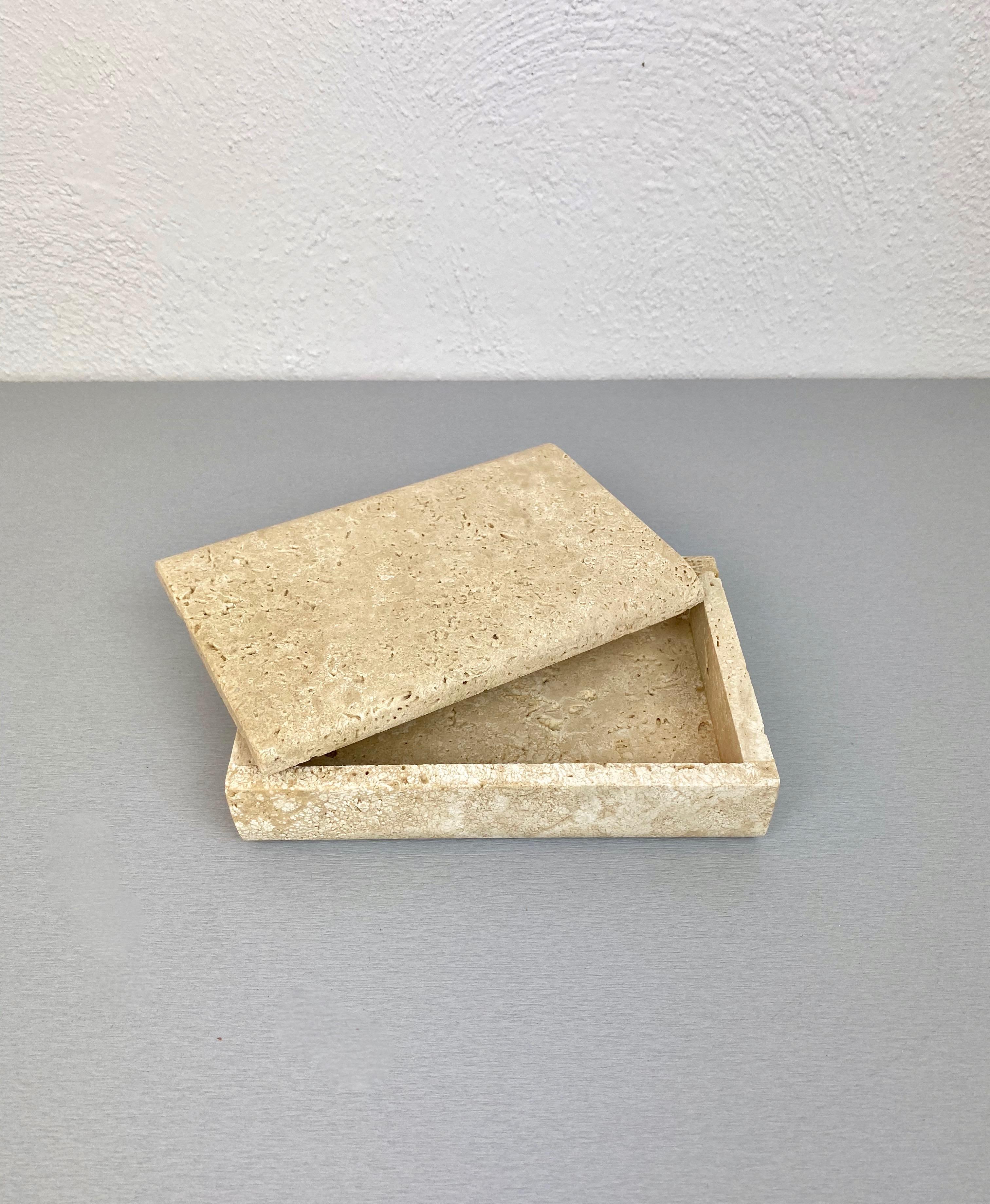 Tobacco Set in Travertine Ashtray Lighter and Box by Cerri Nestore, Italy, 1970s In Good Condition For Sale In Rome, IT