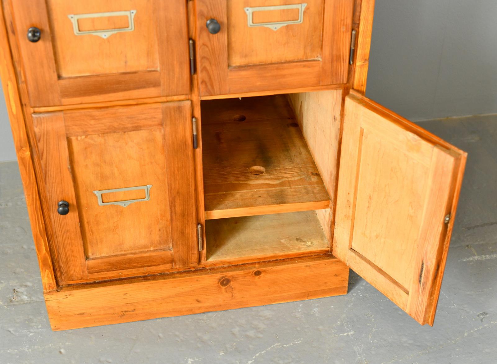 Armadietto per tabaccheria, anni '30 circa in vendita 4