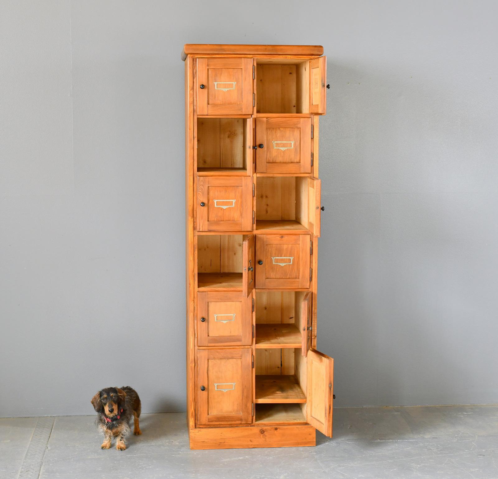 Armadietto per tabaccheria, anni '30 circa in vendita 7