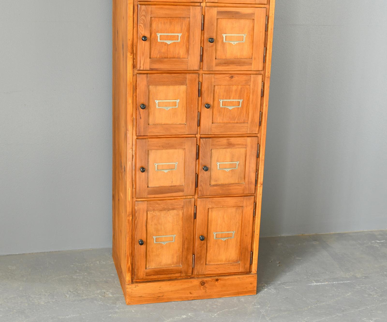 Tedesco Armadietto per tabaccheria, anni '30 circa in vendita