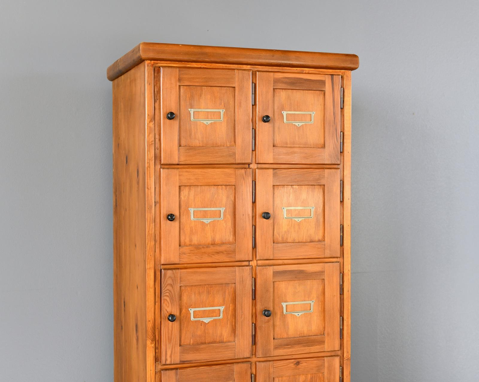 Armadietto per tabaccheria, anni '30 circa In condizioni buone in vendita a Gloucester, GB