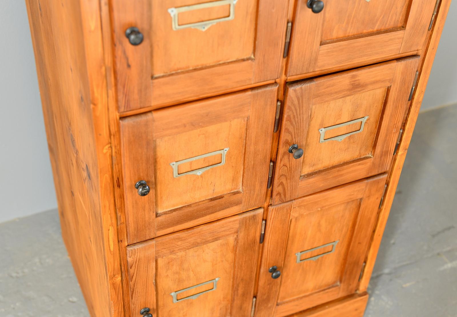 Pino Armadietto per tabaccheria, anni '30 circa in vendita