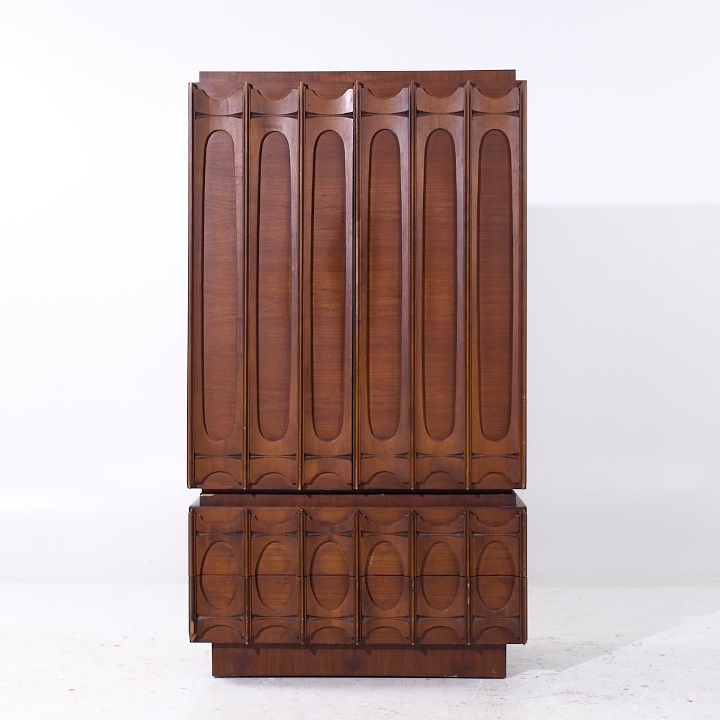 Tobago Cómoda Brutalista de nogal de mediados de siglo

Este armario mide 40 de ancho x 21,25 de fondo x 72,5 pulgadas de alto

Todos los muebles pueden adquirirse en lo que denominamos estado vintage restaurado. Esto significa que la pieza se