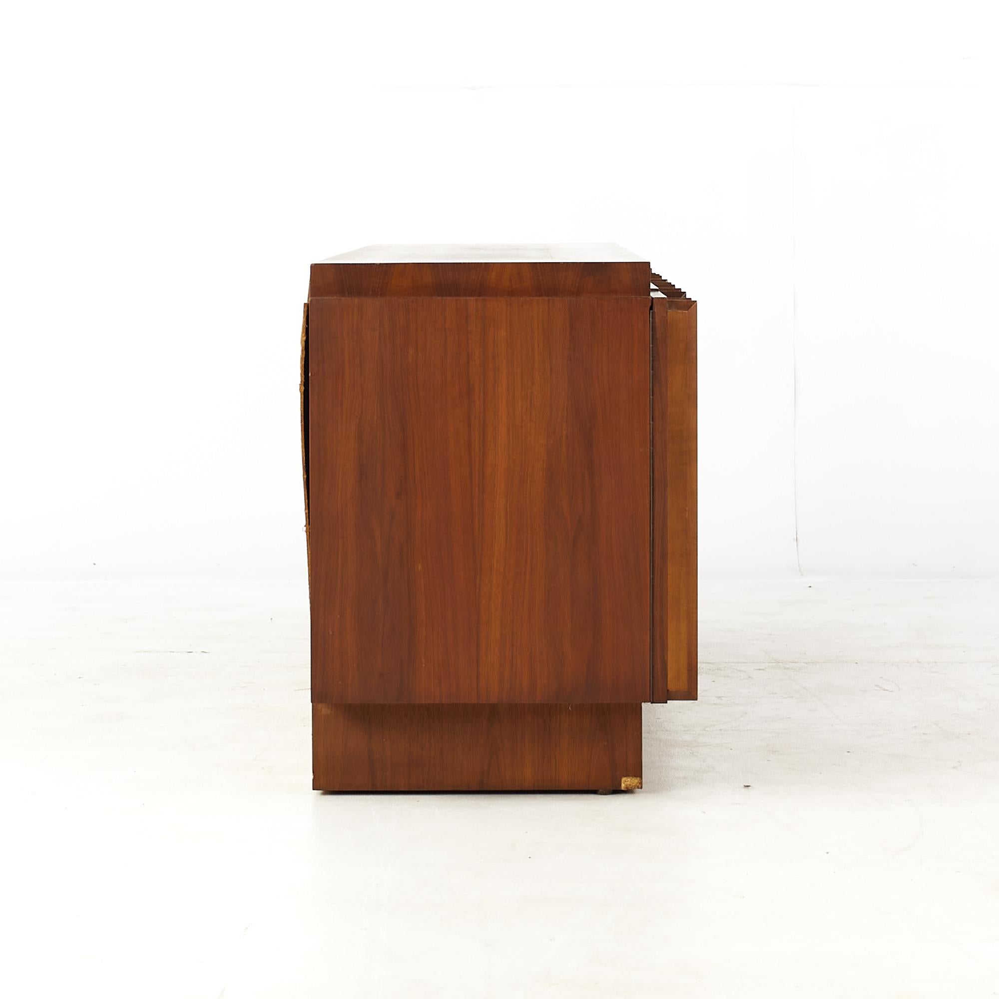 Tobago Brutalist Mid Century Walnut Credenza and Hutch In Good Condition For Sale In Countryside, IL