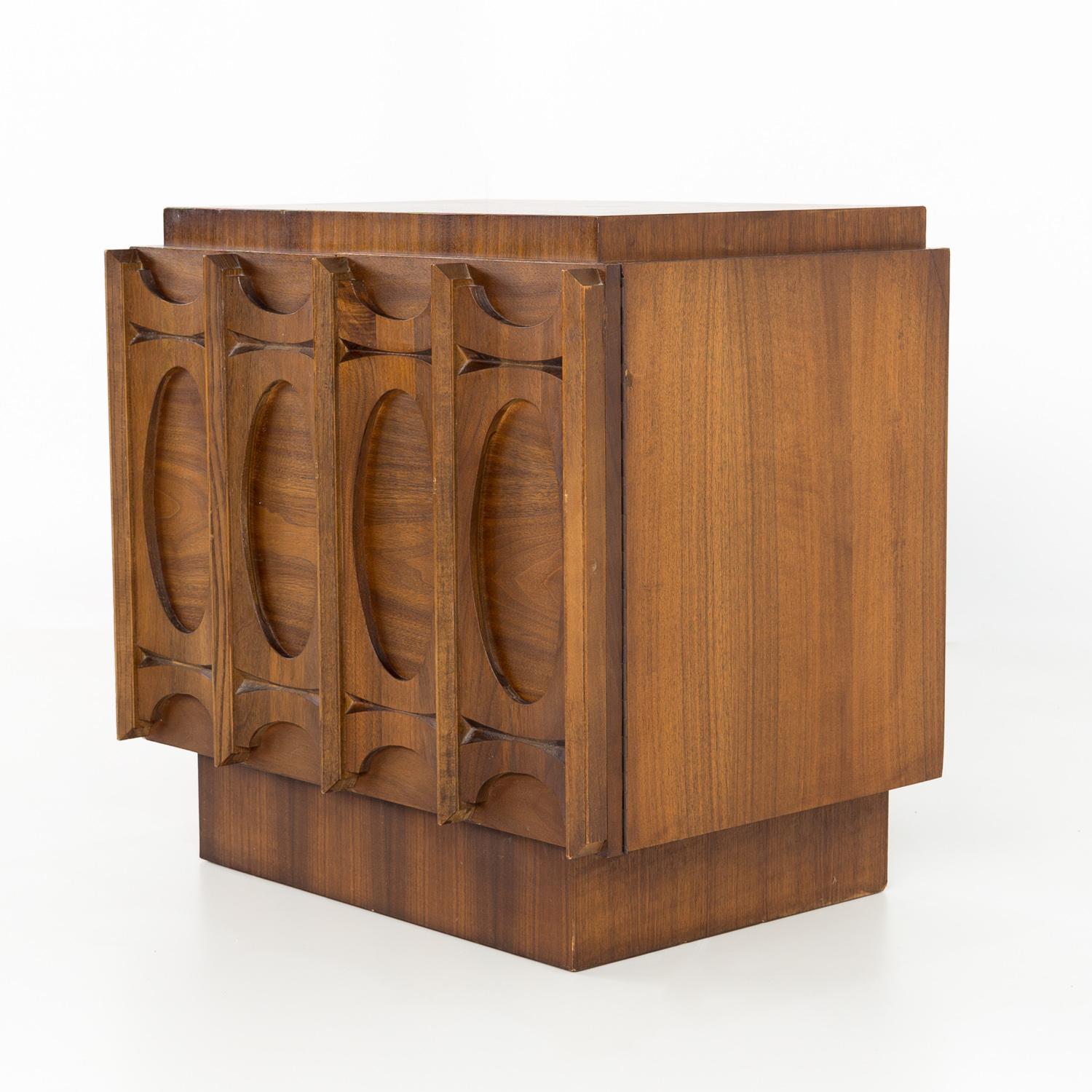 Tobago Brutalist Mid Century Walnut Nightstand In Good Condition In Countryside, IL