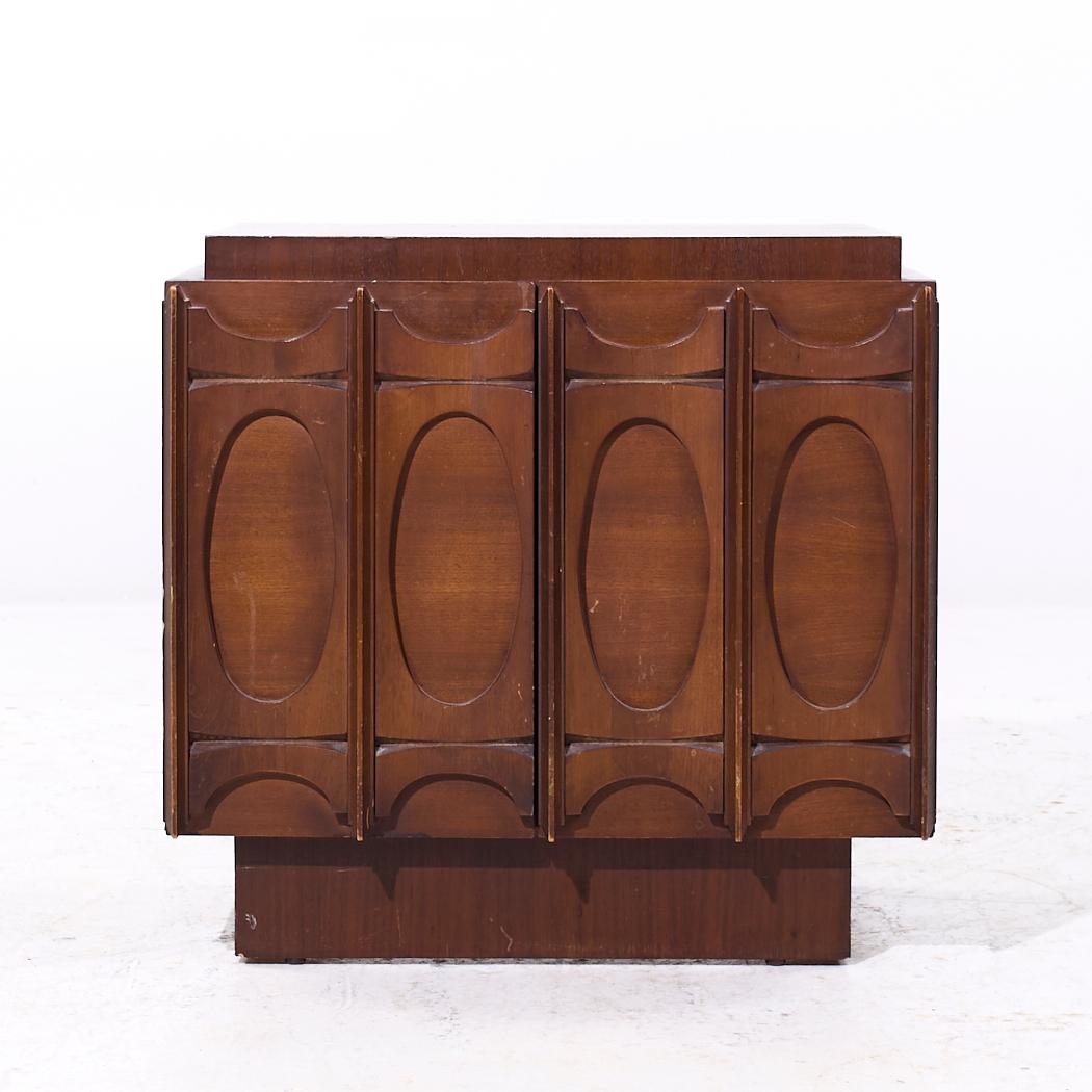 Tobago Brutalist Mid Century Walnut Nightstands - Pair In Good Condition For Sale In Countryside, IL