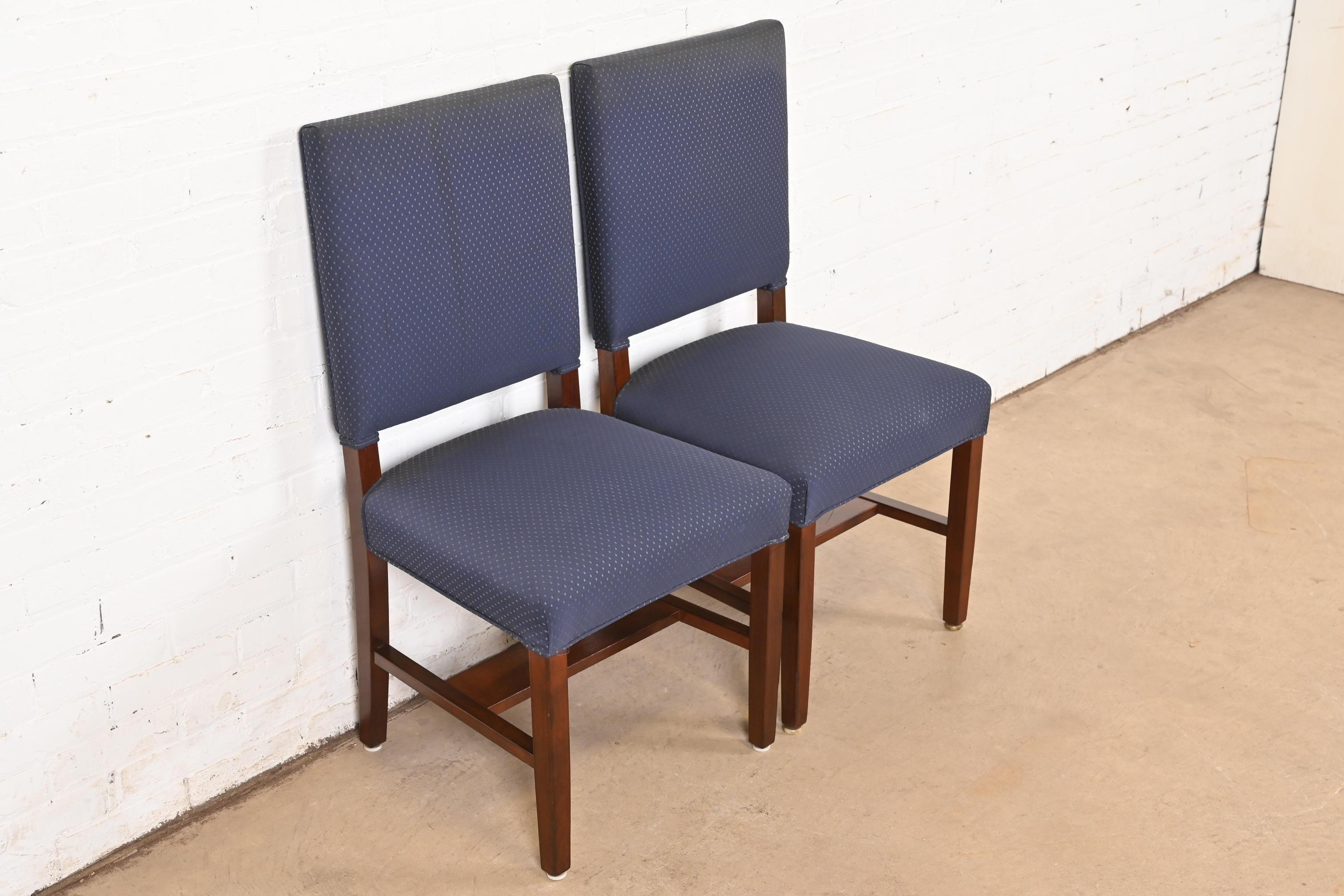 Tissu d'ameublement Tobey Furniture Chaises de salle à manger en acajou de style Arts and Crafts, ensemble de quatre en vente